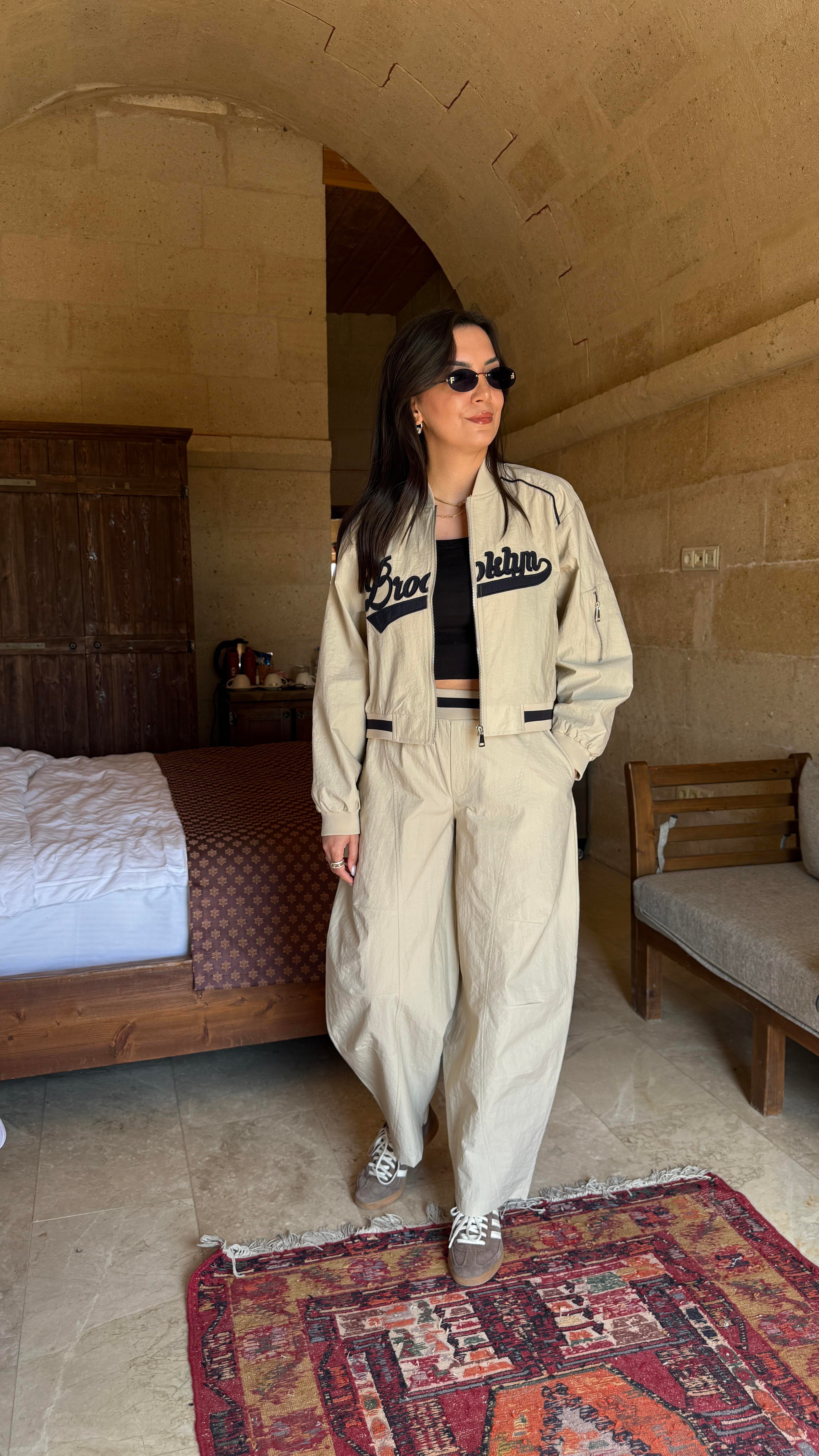 Bej Brooklyn Baskılı Paraşüt Takım 