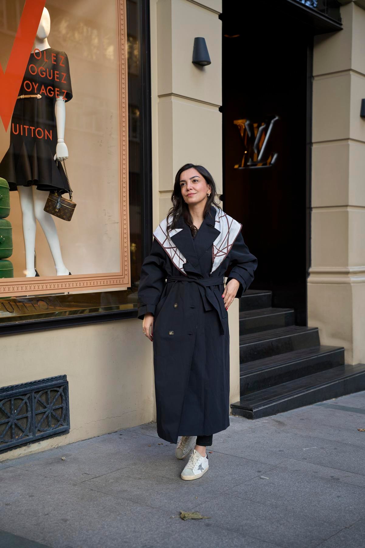 Fular Detaylı Trençkot - Siyah 