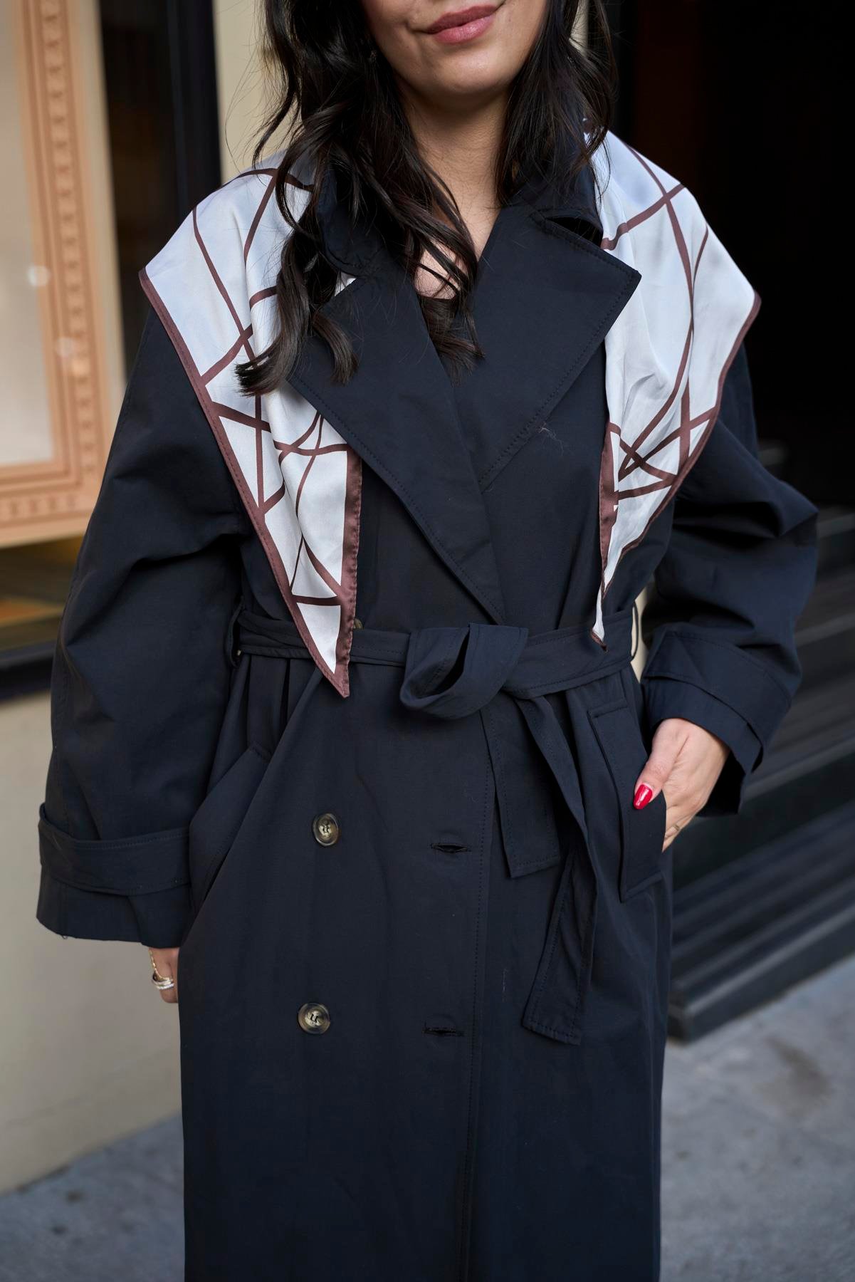 Fular Detaylı Trençkot - Siyah 