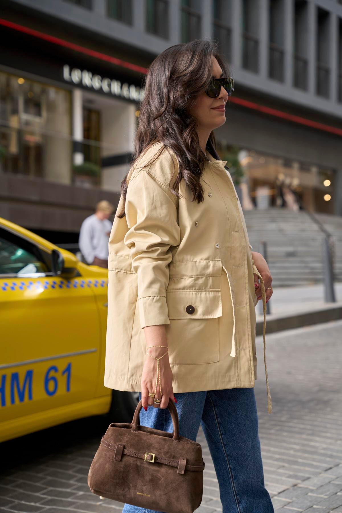 Kadife Yaka Taşlı Bej Ceket 