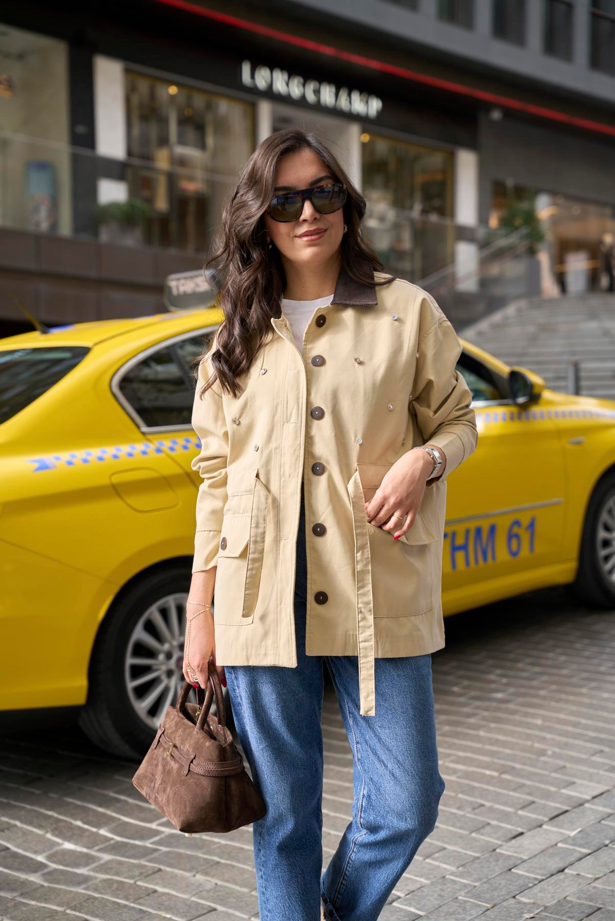 Kadife Yaka Taşlı Bej Ceket 