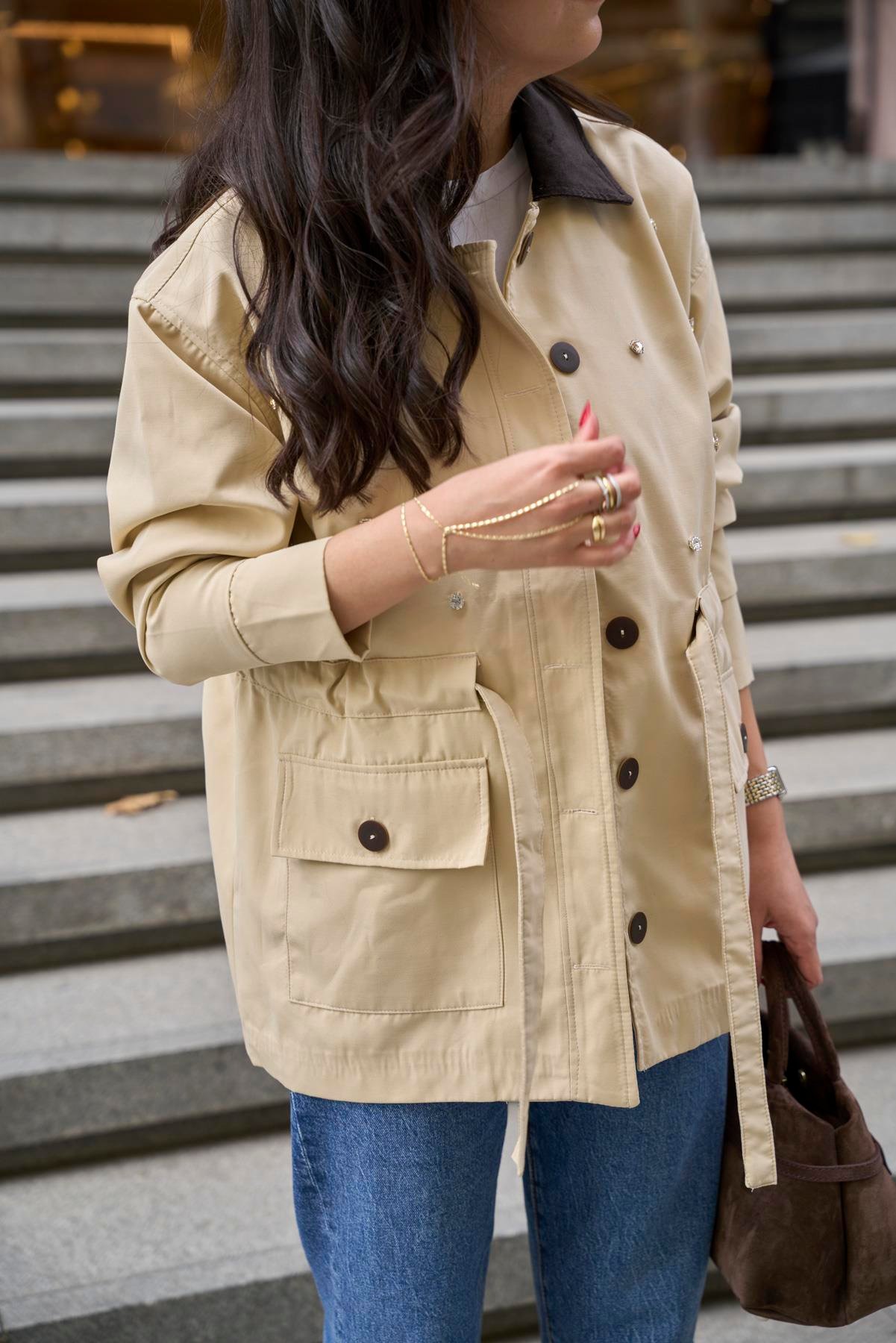 Kadife Yaka Taşlı Bej Ceket 