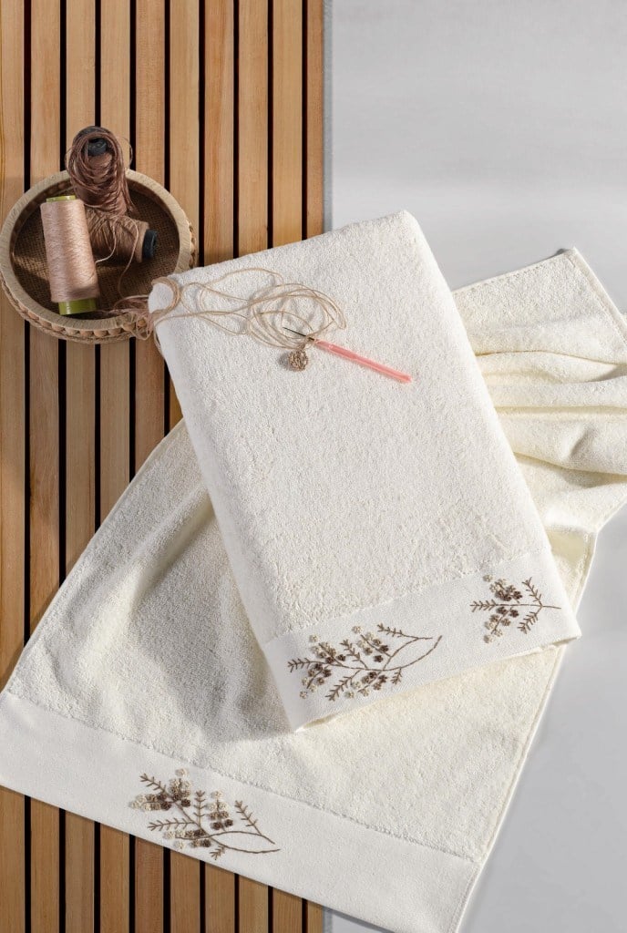 %100 Pamuk Nakış İşlemeli 2’li Banyo ve Yüz Havlu Takımı (50x90 cm + 90x180 cm XL Banyo Havlusu)