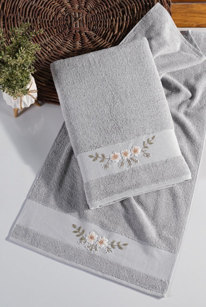 %100 Pamuk Nakış İşlemeli 2’li Banyo ve Yüz Havlu Takımı (50x90 cm + 90x180 cm XL Banyo Havlusu)