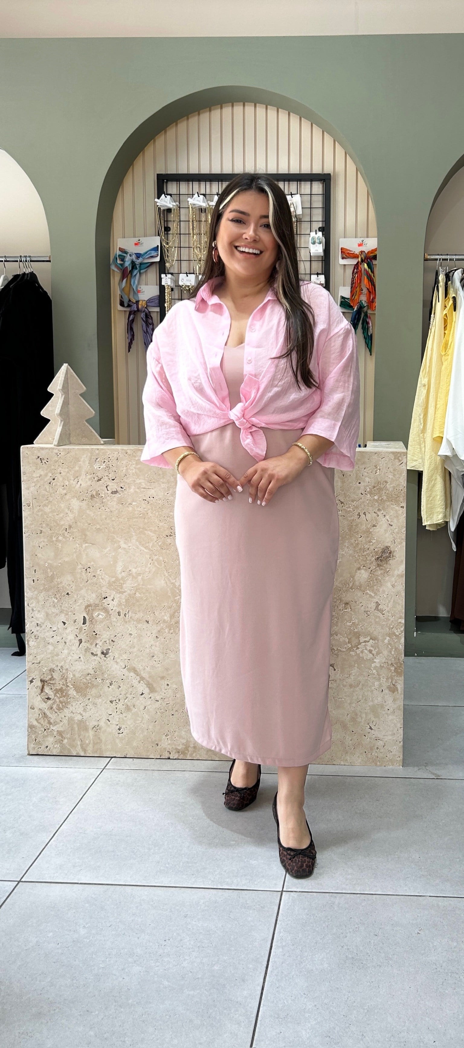 1134-Pembe Organze Gömlek
