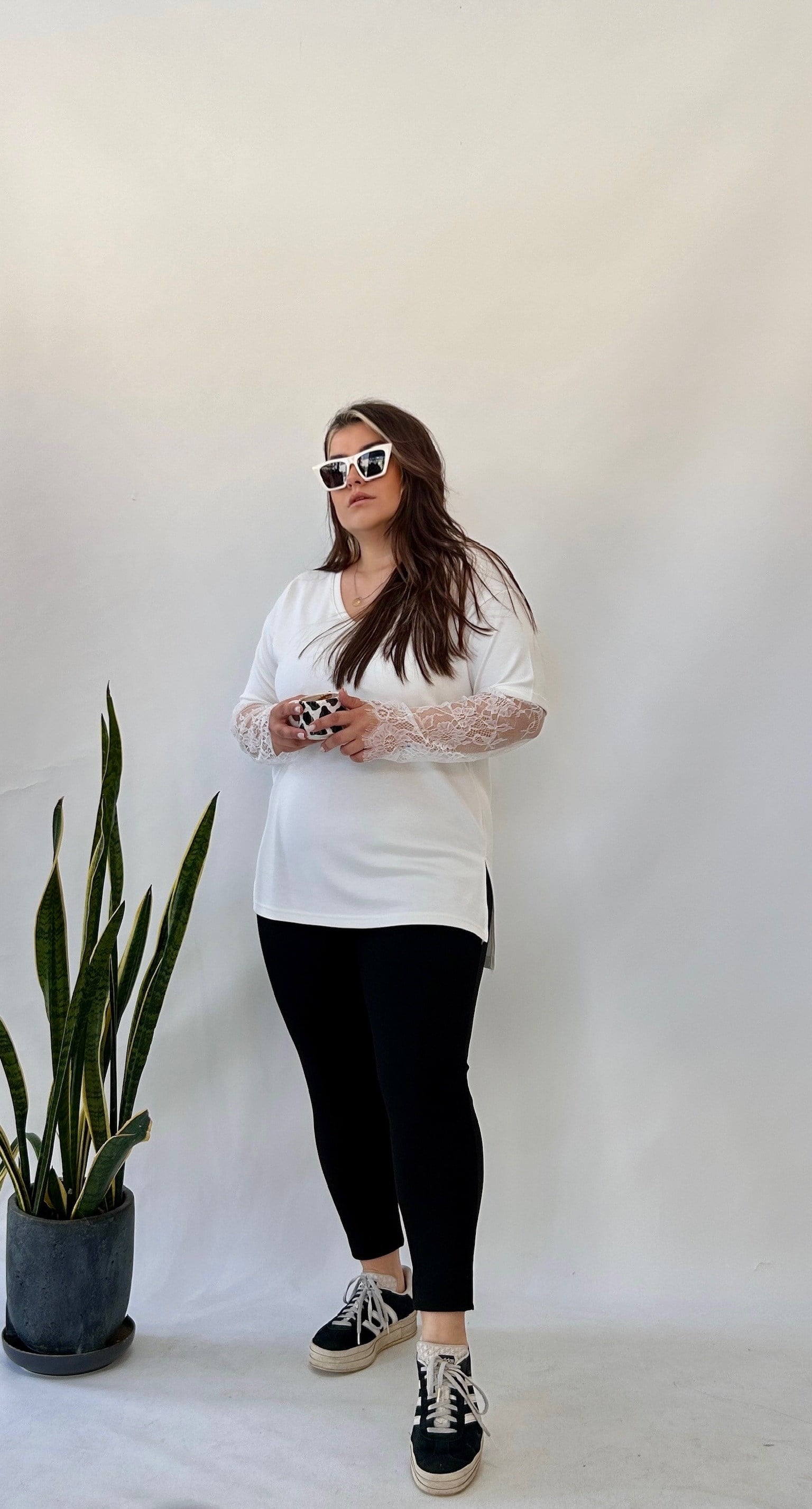 Beyaz Kol Dantel Detaylı Bluz 