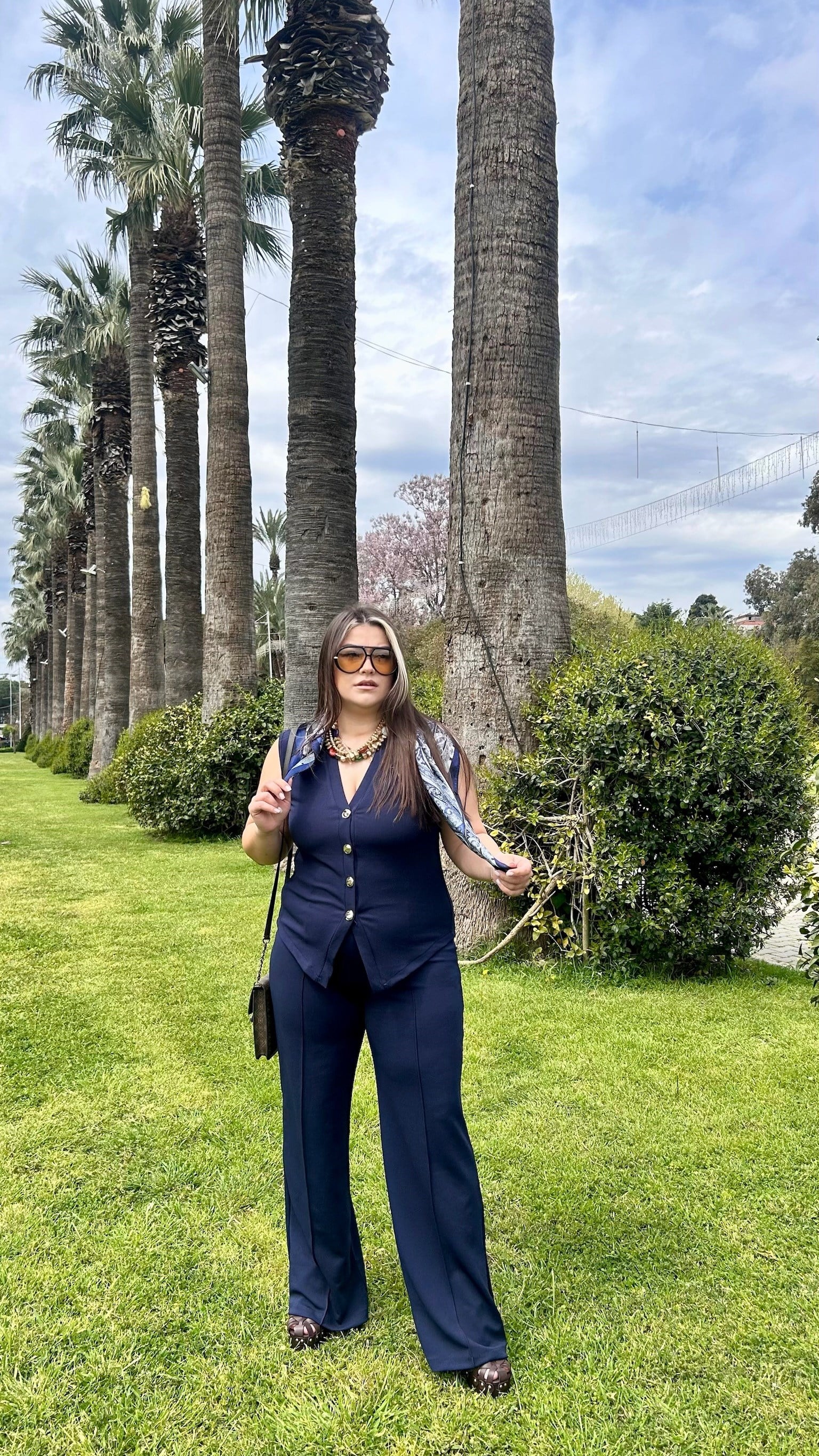 Gold Düğmeli Yelekli Takım