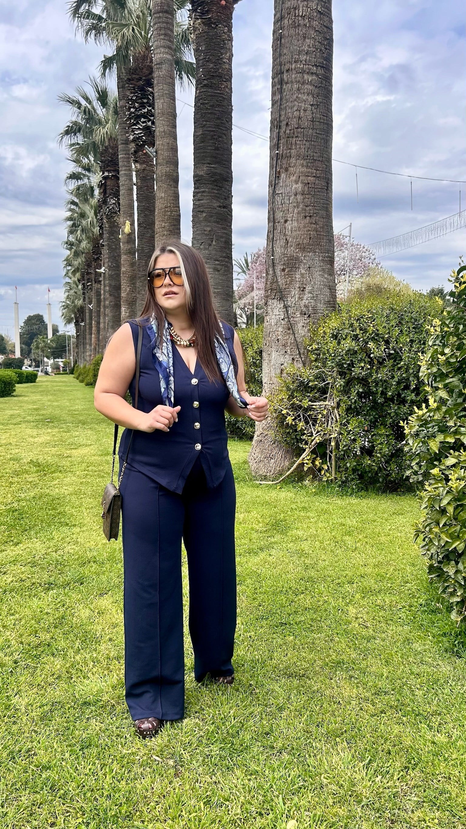 Gold Düğmeli Yelekli Takım