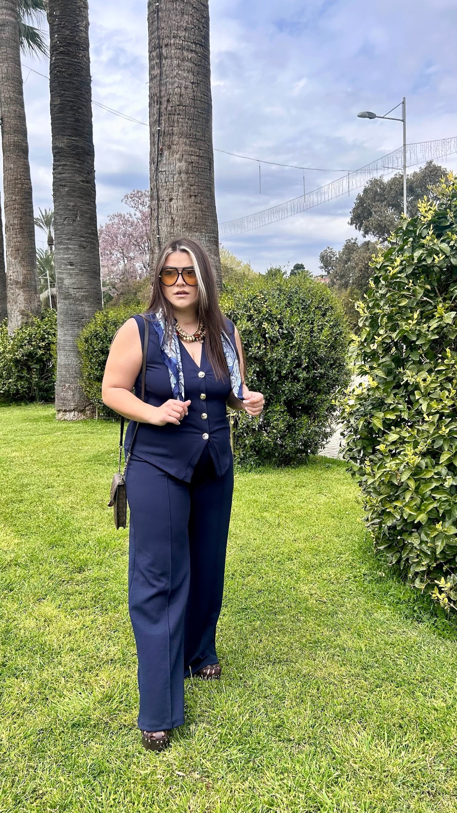 Gold Düğmeli Yelekli Takım