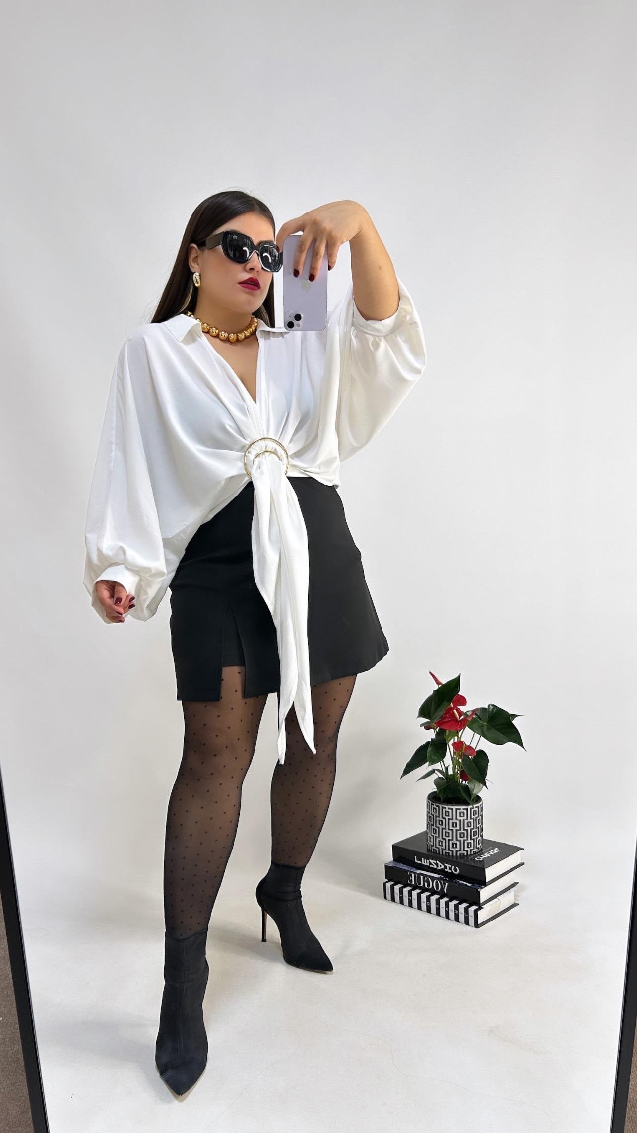 Gold Tokalı Beyaz Bluz