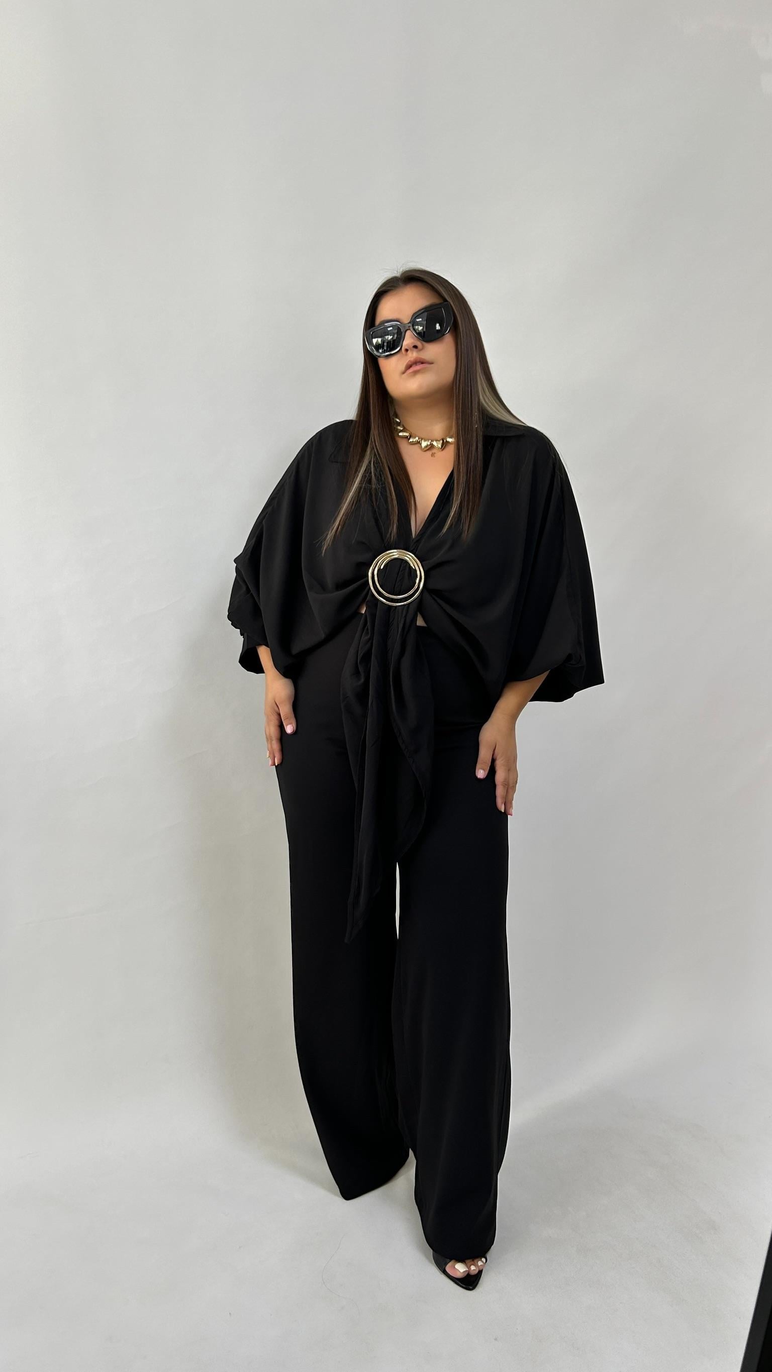 Gold Tokalı Siyah Bluz