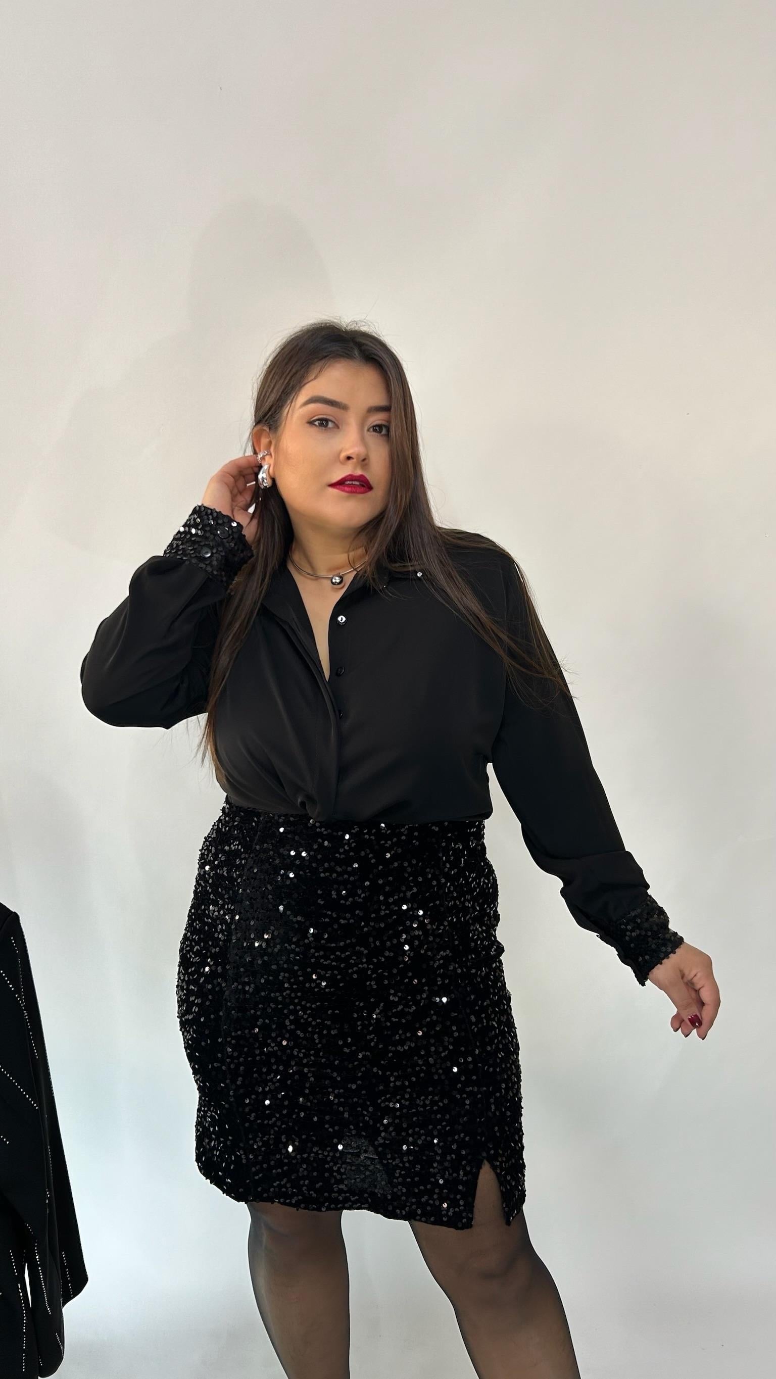 Manşet ve Yaka Pul Payet Gömlek