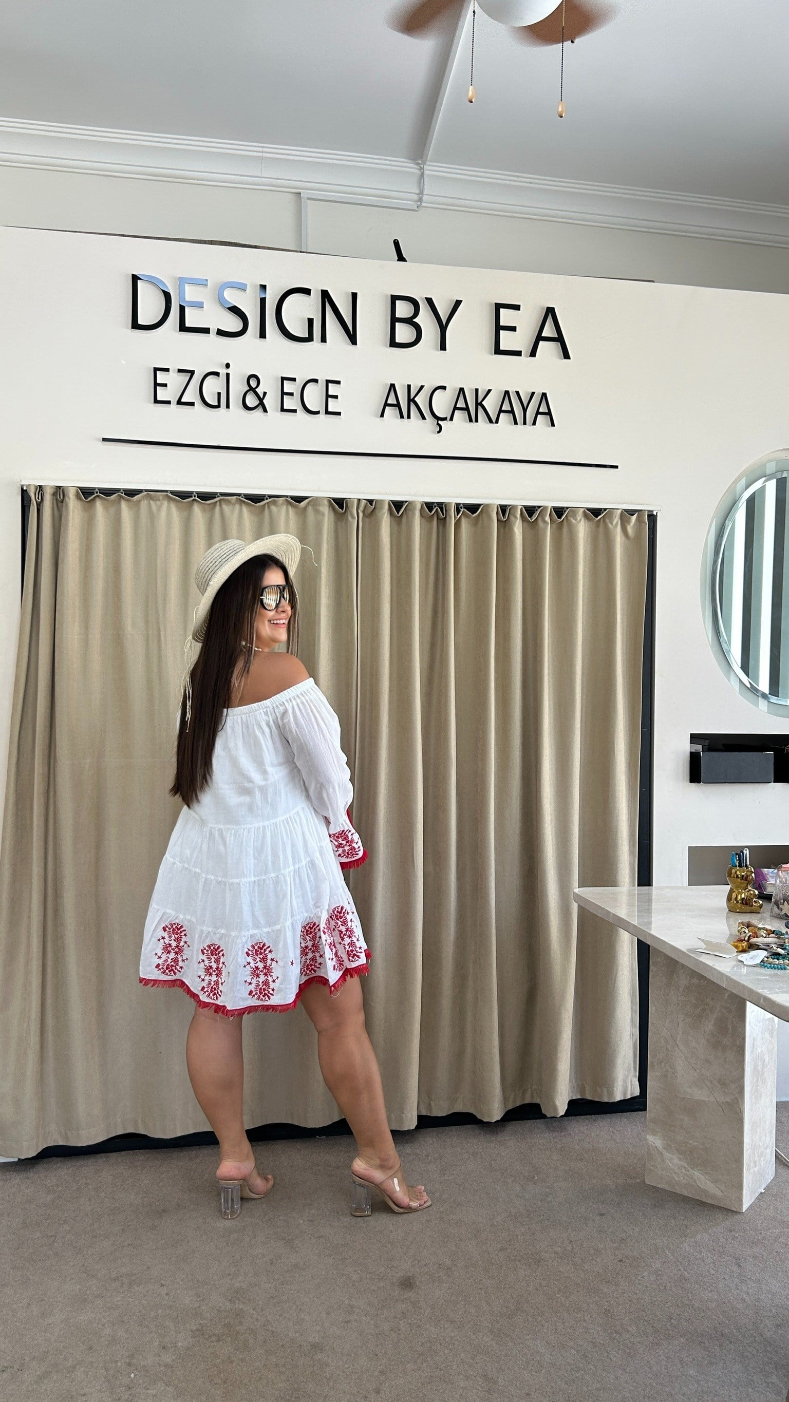 MDN01-Nakış Detaylı Madonna Elbise