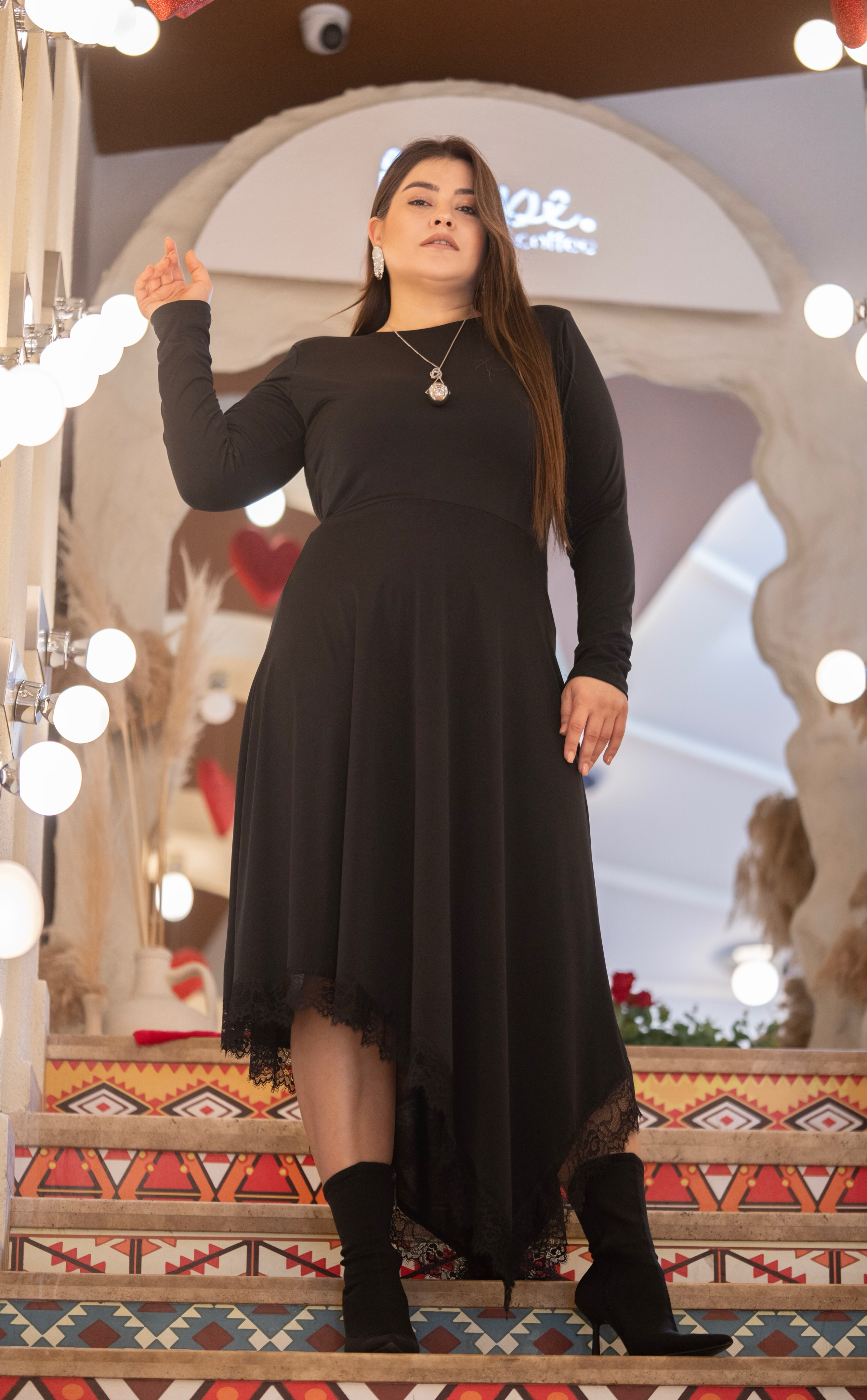 Siyah Dantel Detaylı Elbise