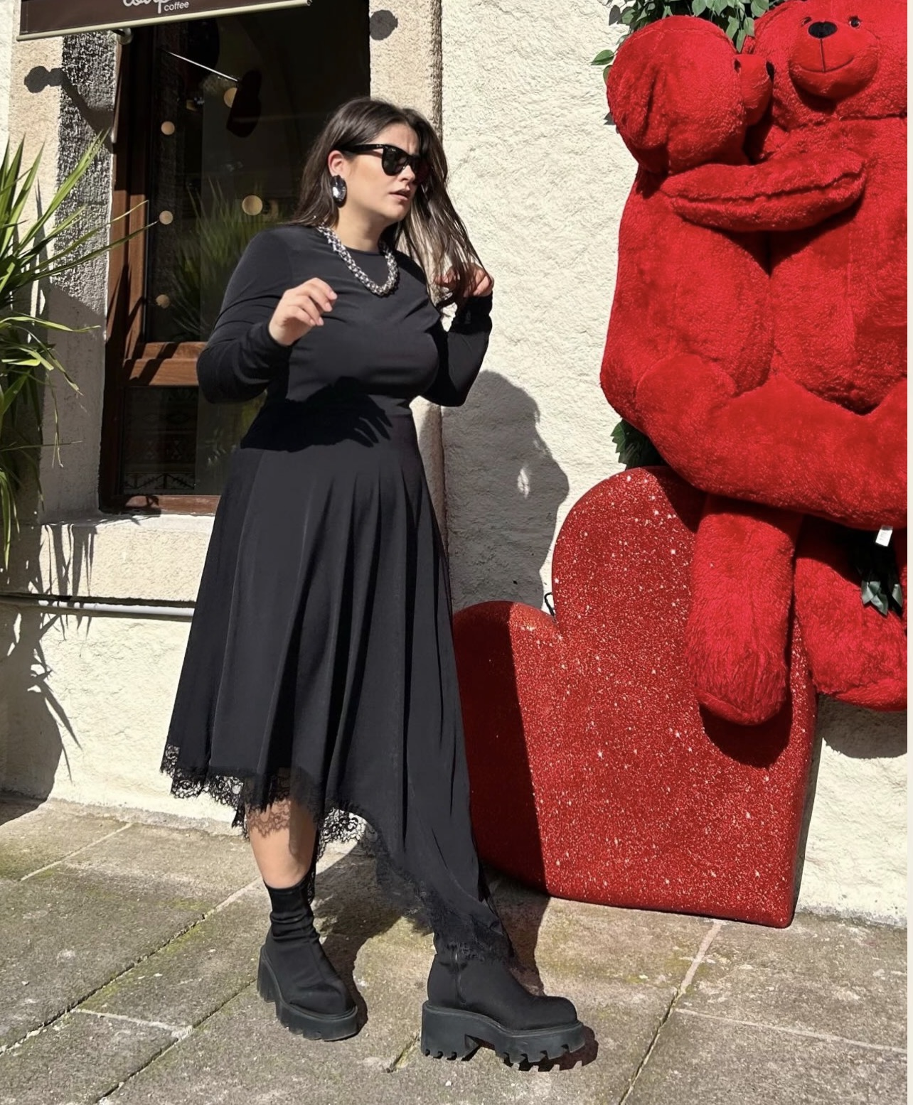 Siyah Dantel Detaylı Elbise