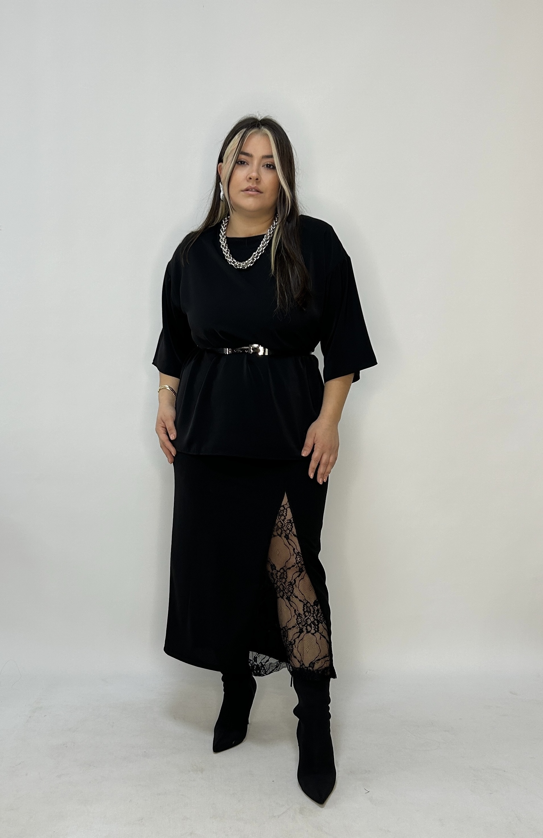 Siyah Dantel Detaylı Etek