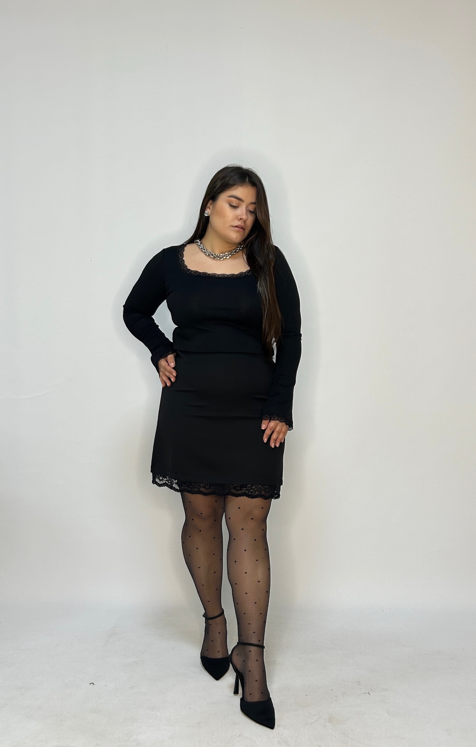 Siyah Dantel Detaylı Kare Yaka Modal Kumaş Bluz 