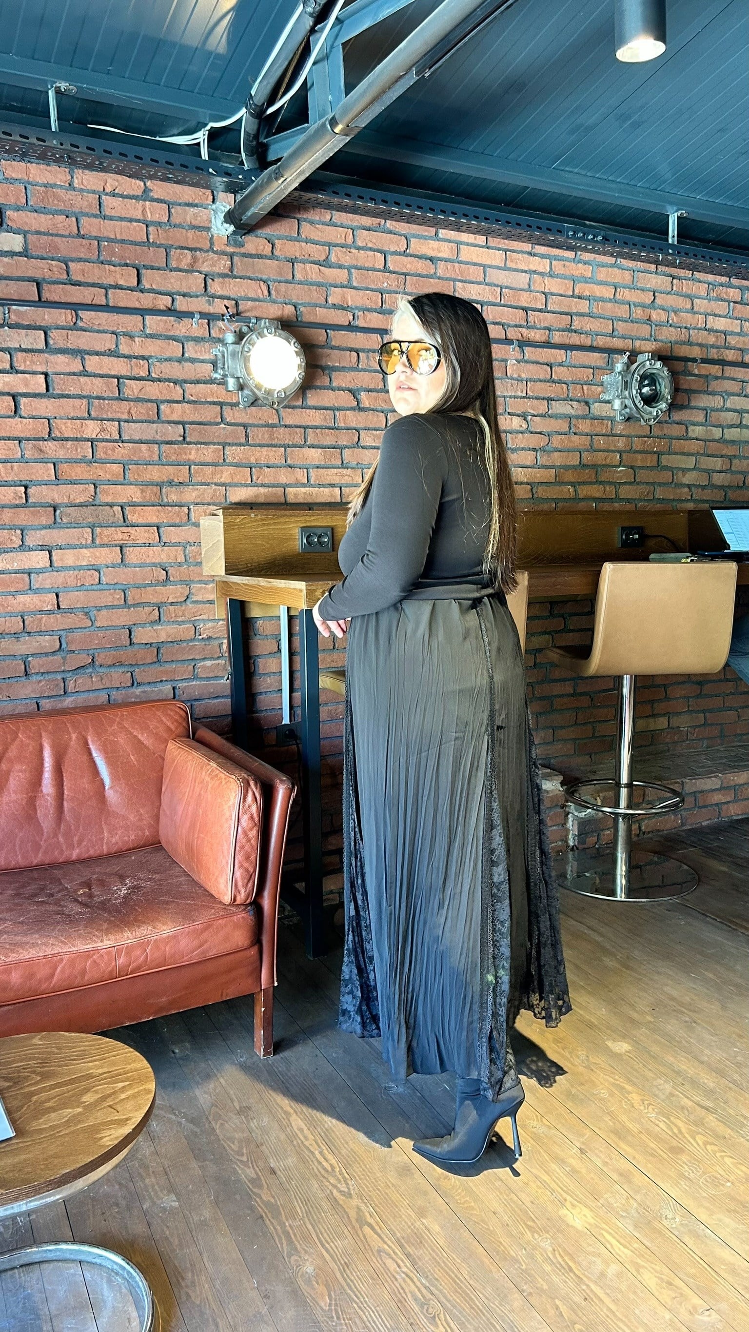 Siyah Dantel Dilimli Etek 