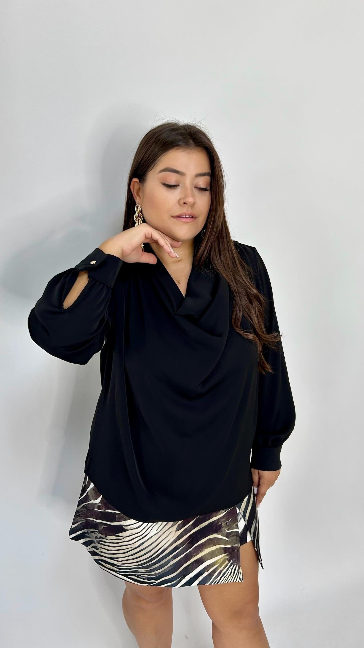 Siyah Degaje Yaka Bluz 