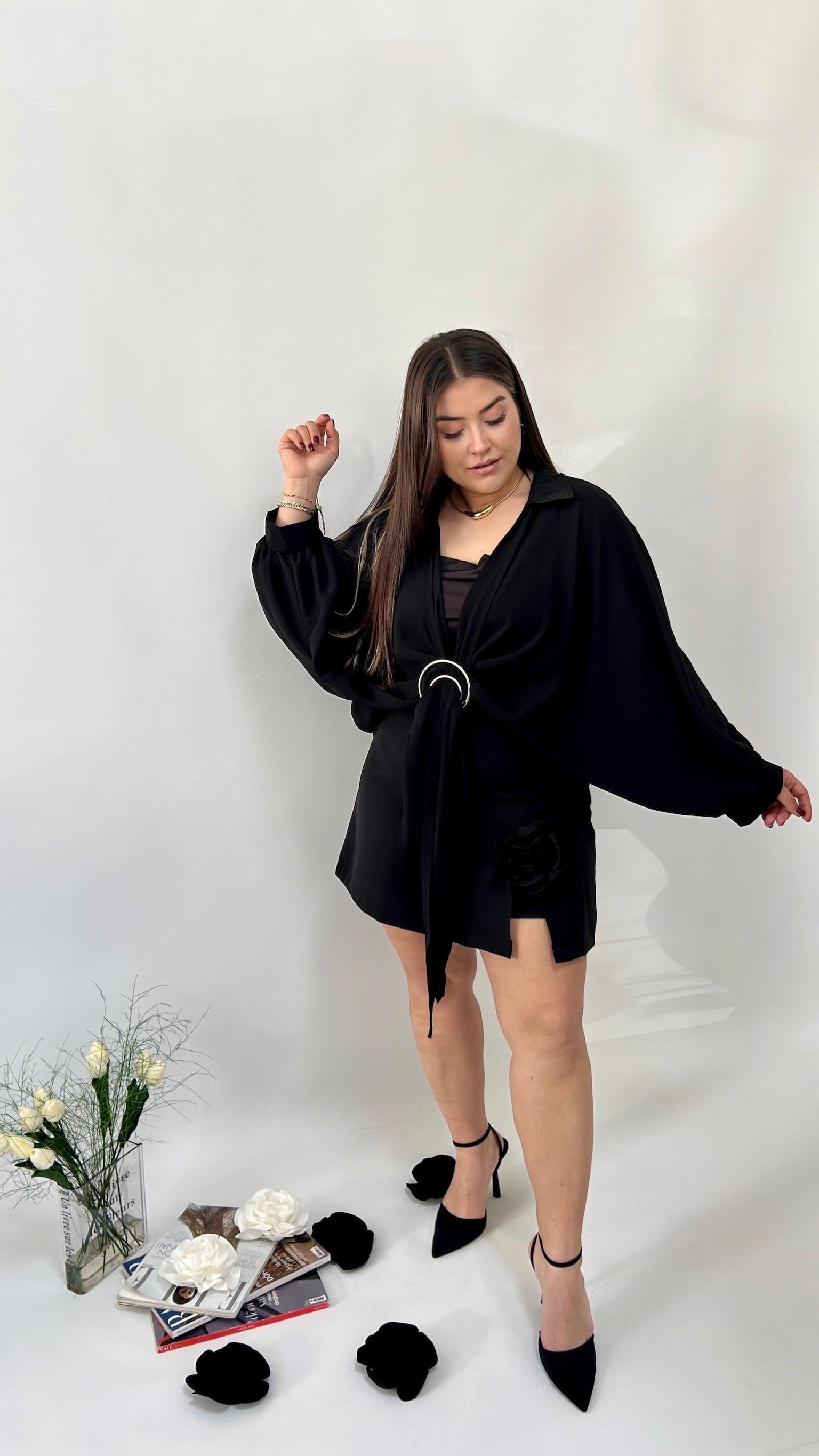 Siyah Gold Toka Detaylı Bluz 