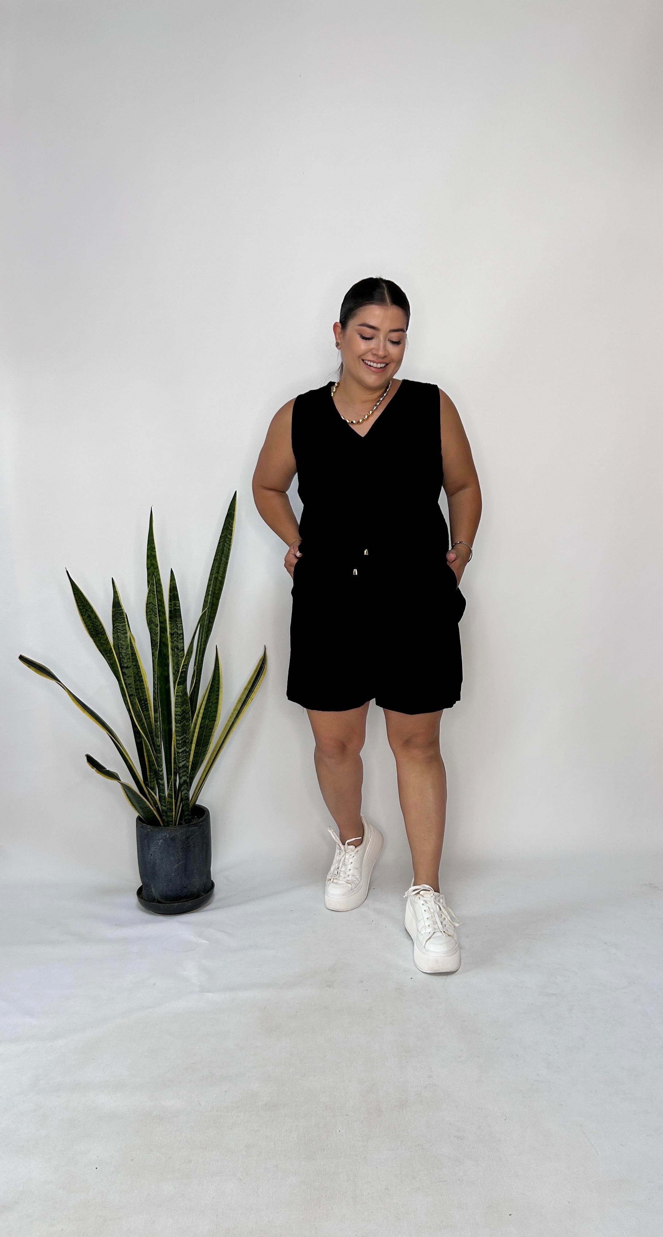 Siyah Keten Karışımlı Şortlu Takım 