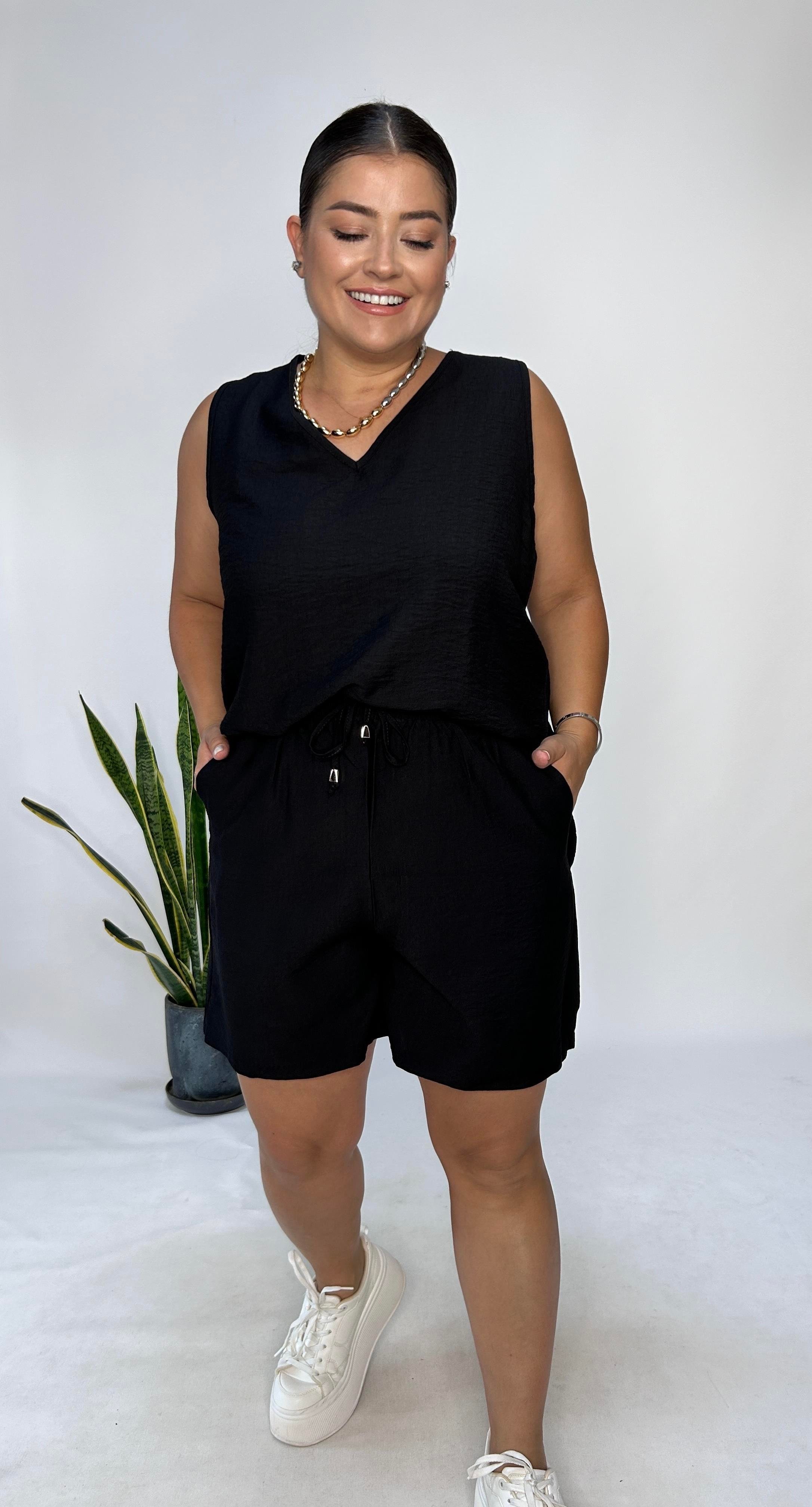 Siyah Keten Karışımlı Şortlu Takım 