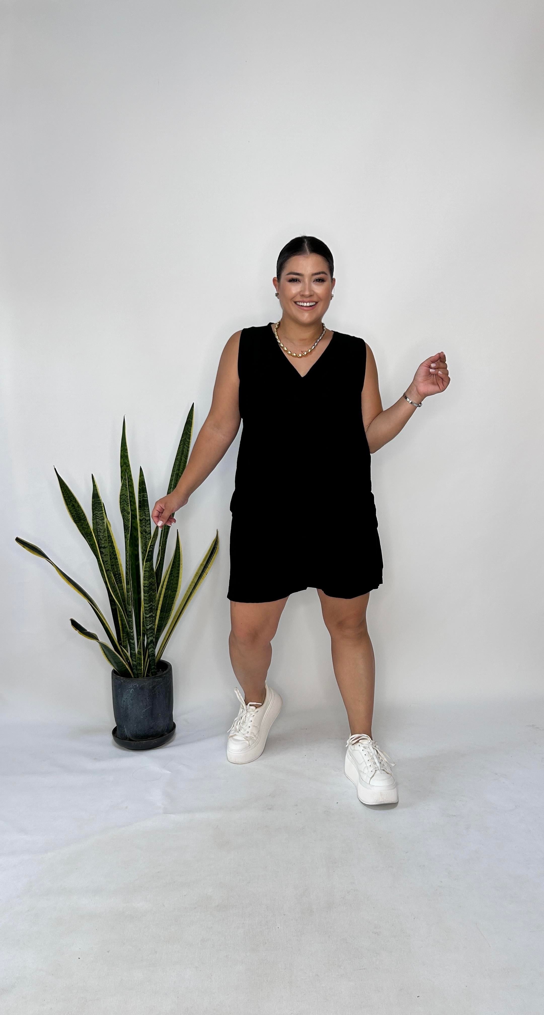 Siyah Keten Karışımlı Şortlu Takım 