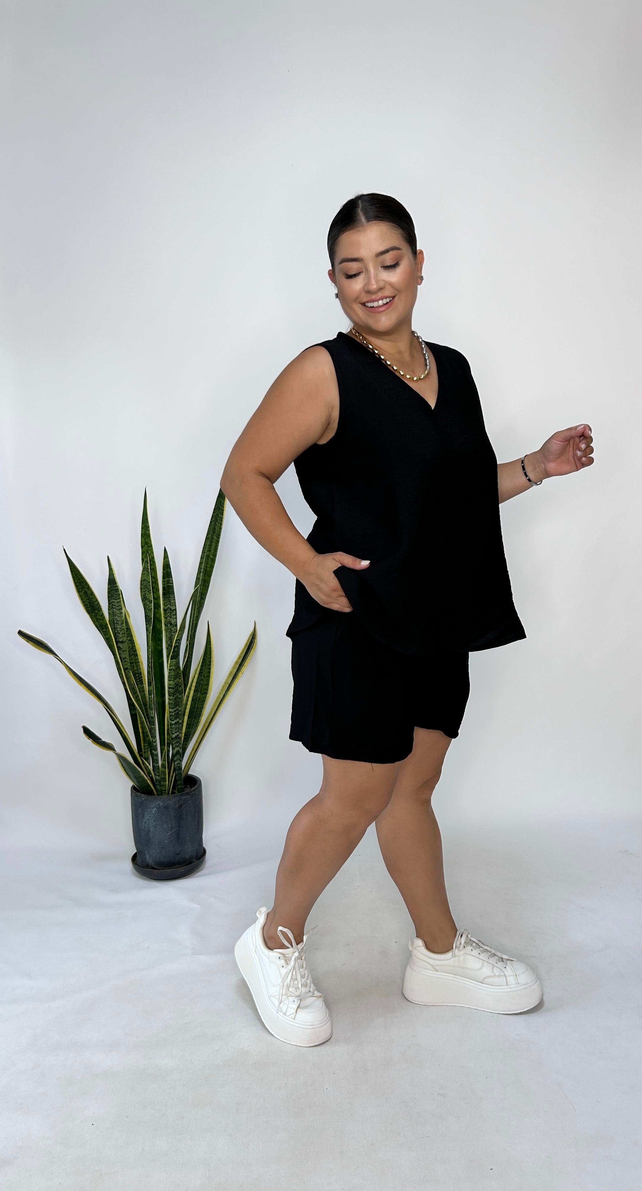 Siyah Keten Karışımlı Şortlu Takım 