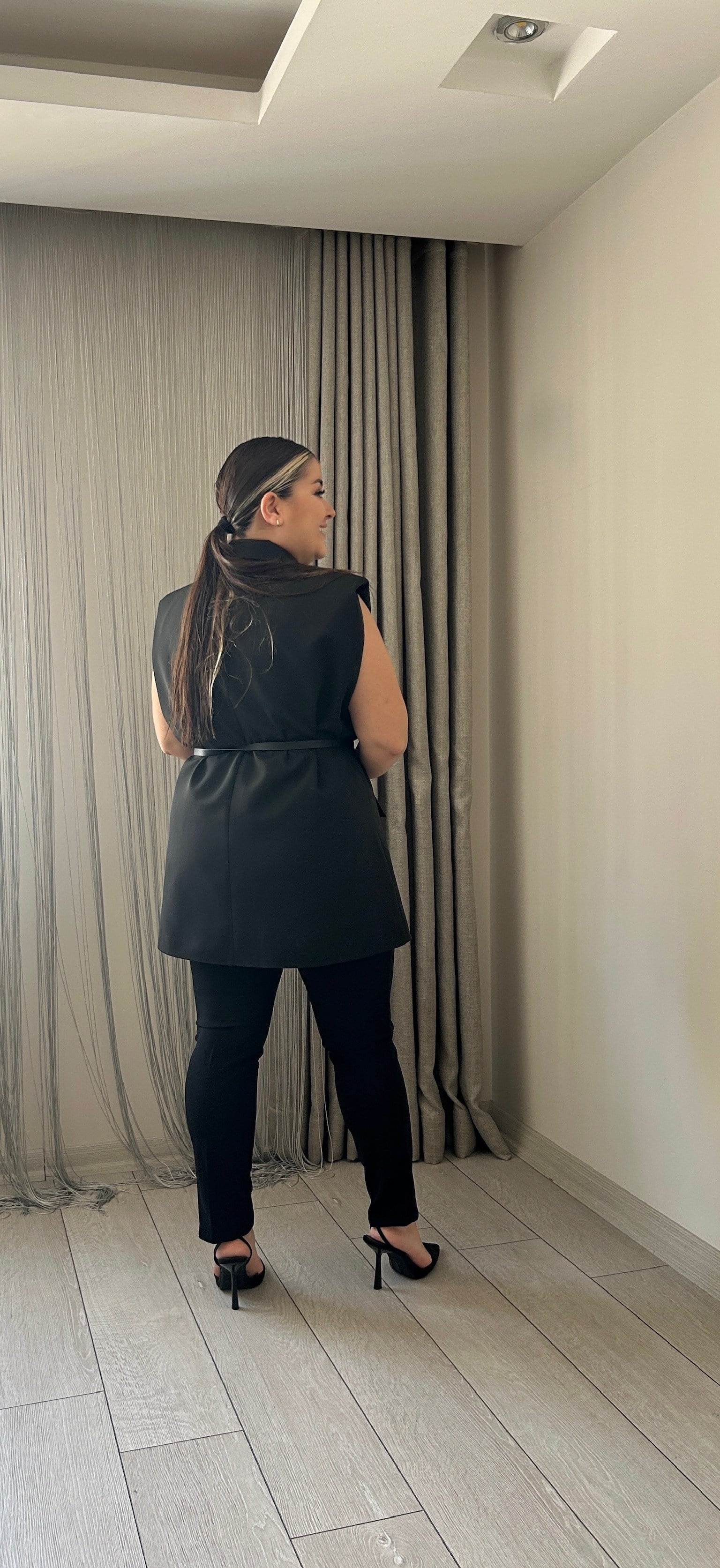 Siyah Vatkalı Blazer Yelek