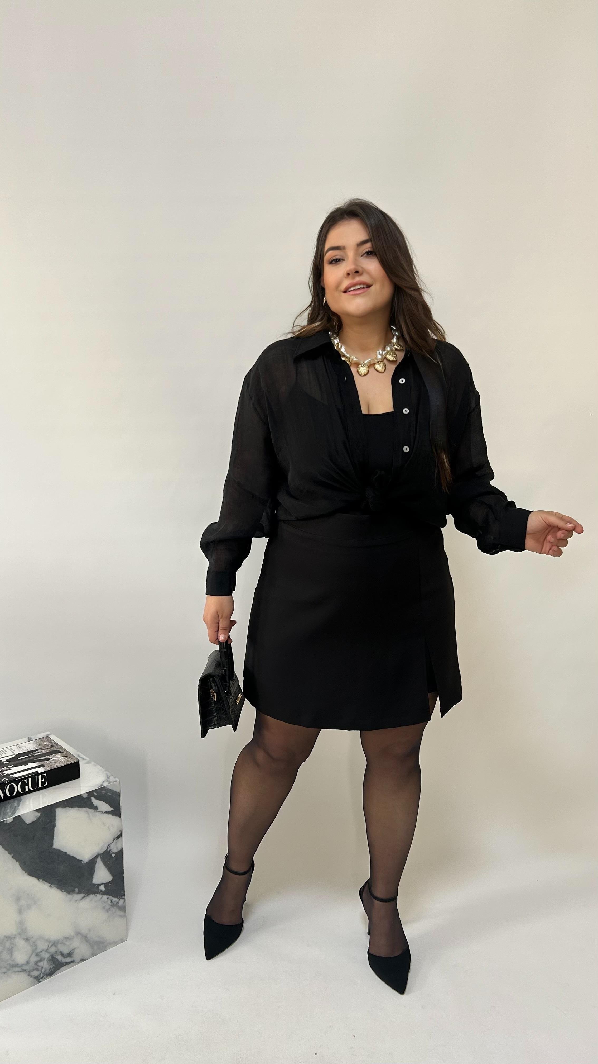 Siyah Yırtmaçlı Şort Etek