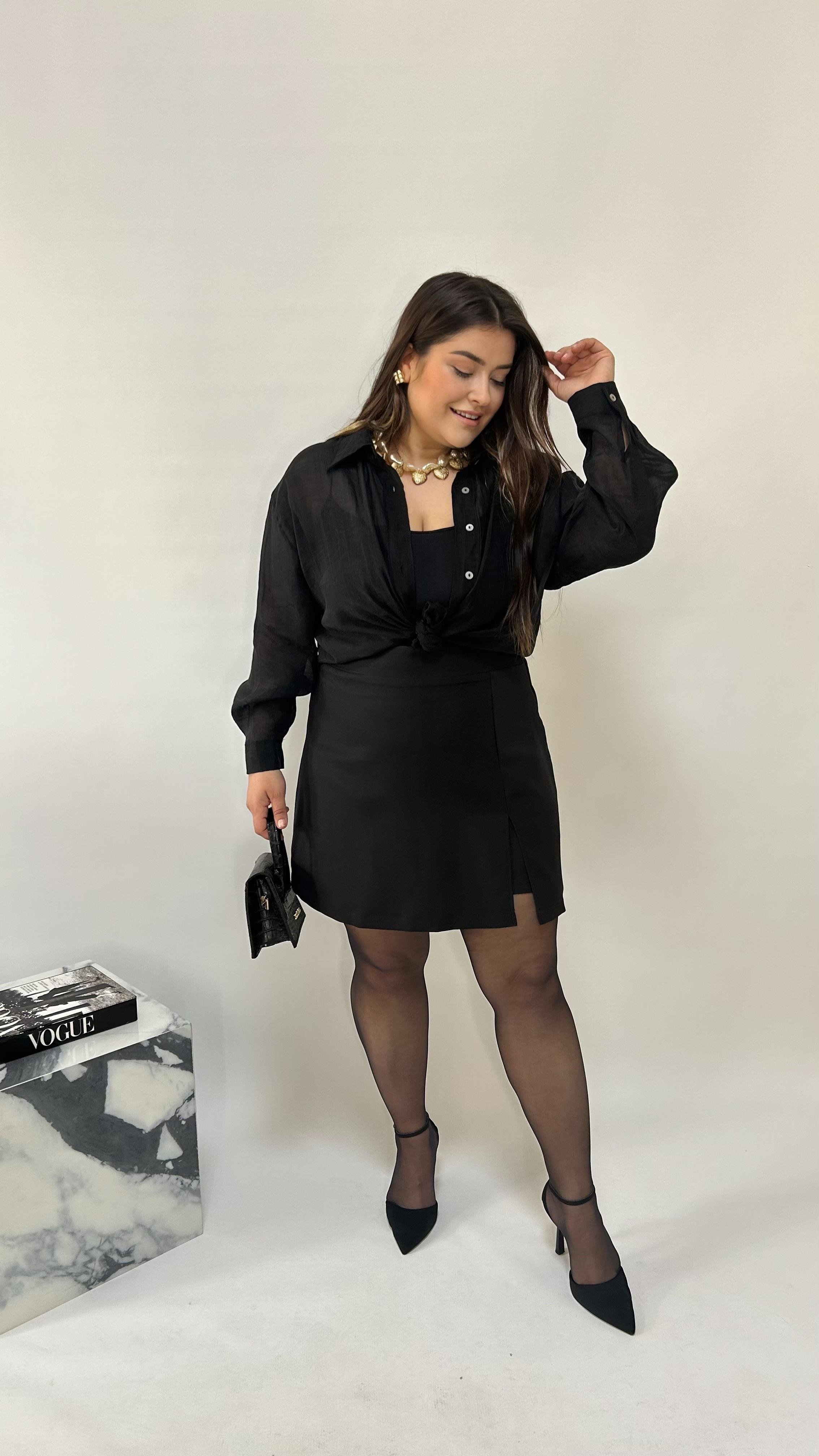 Siyah Yırtmaçlı Şort Etek