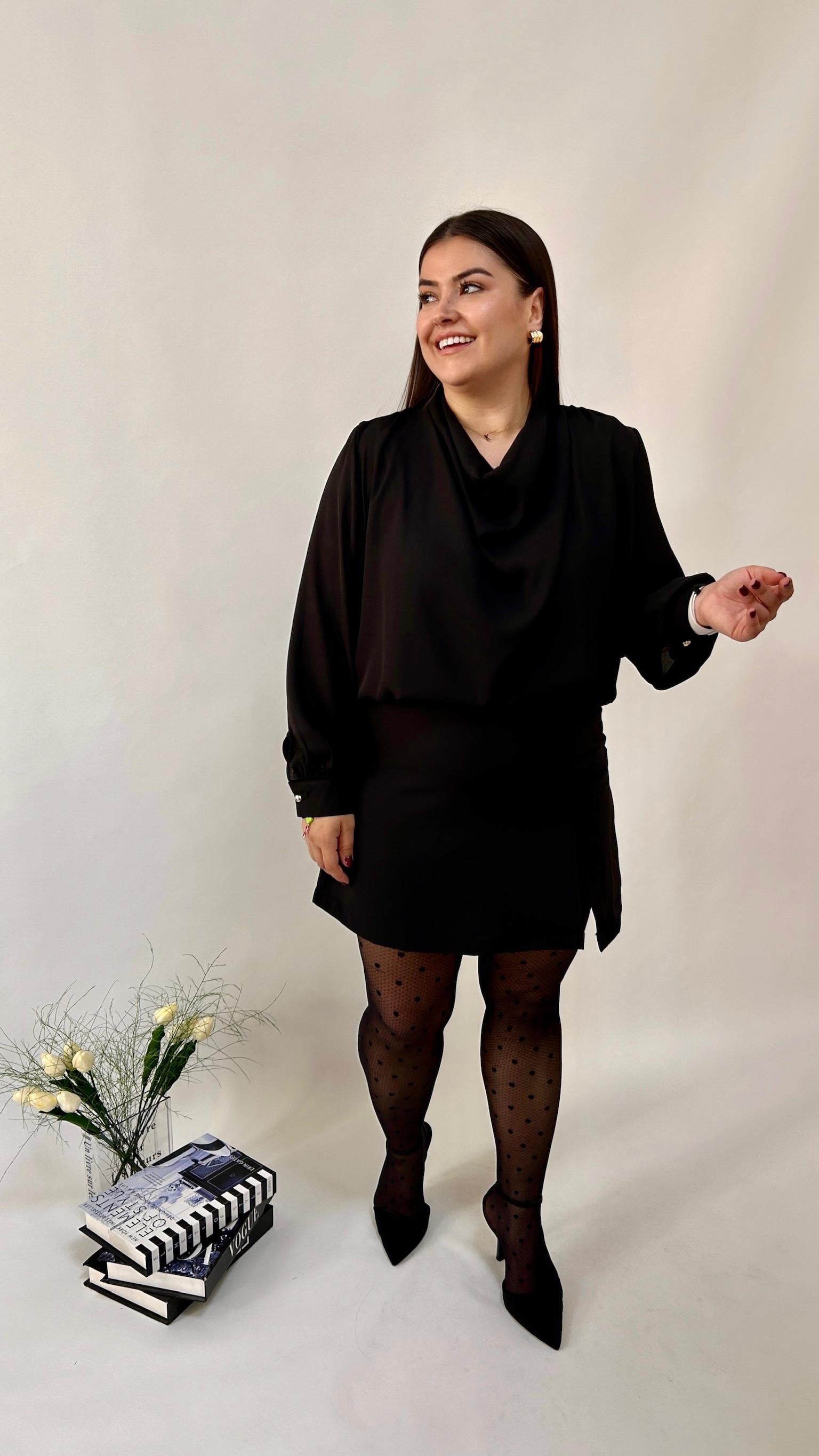 Siyah Yırtmaçlı Şort Etek