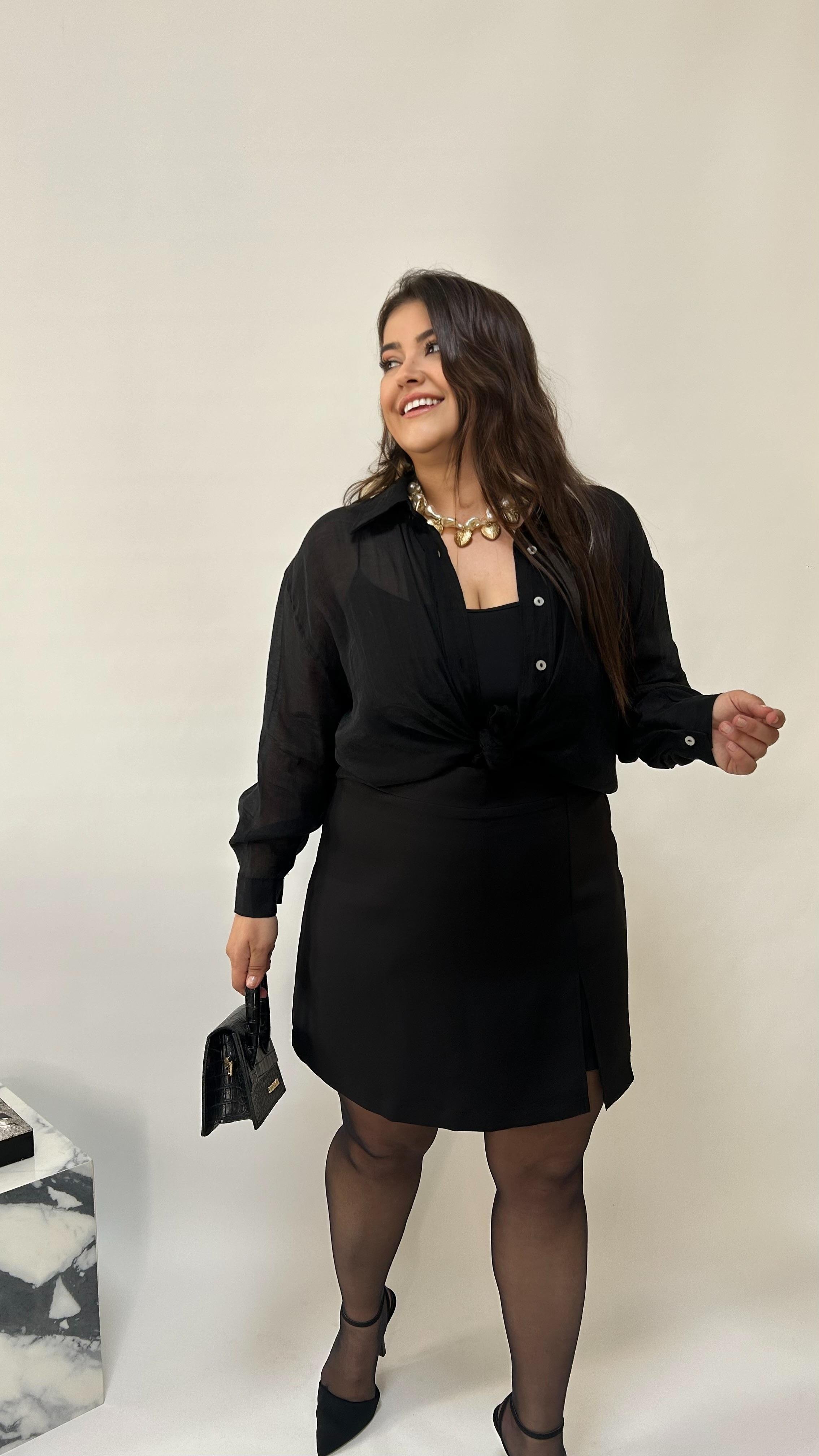 Siyah Yırtmaçlı Şort Etek