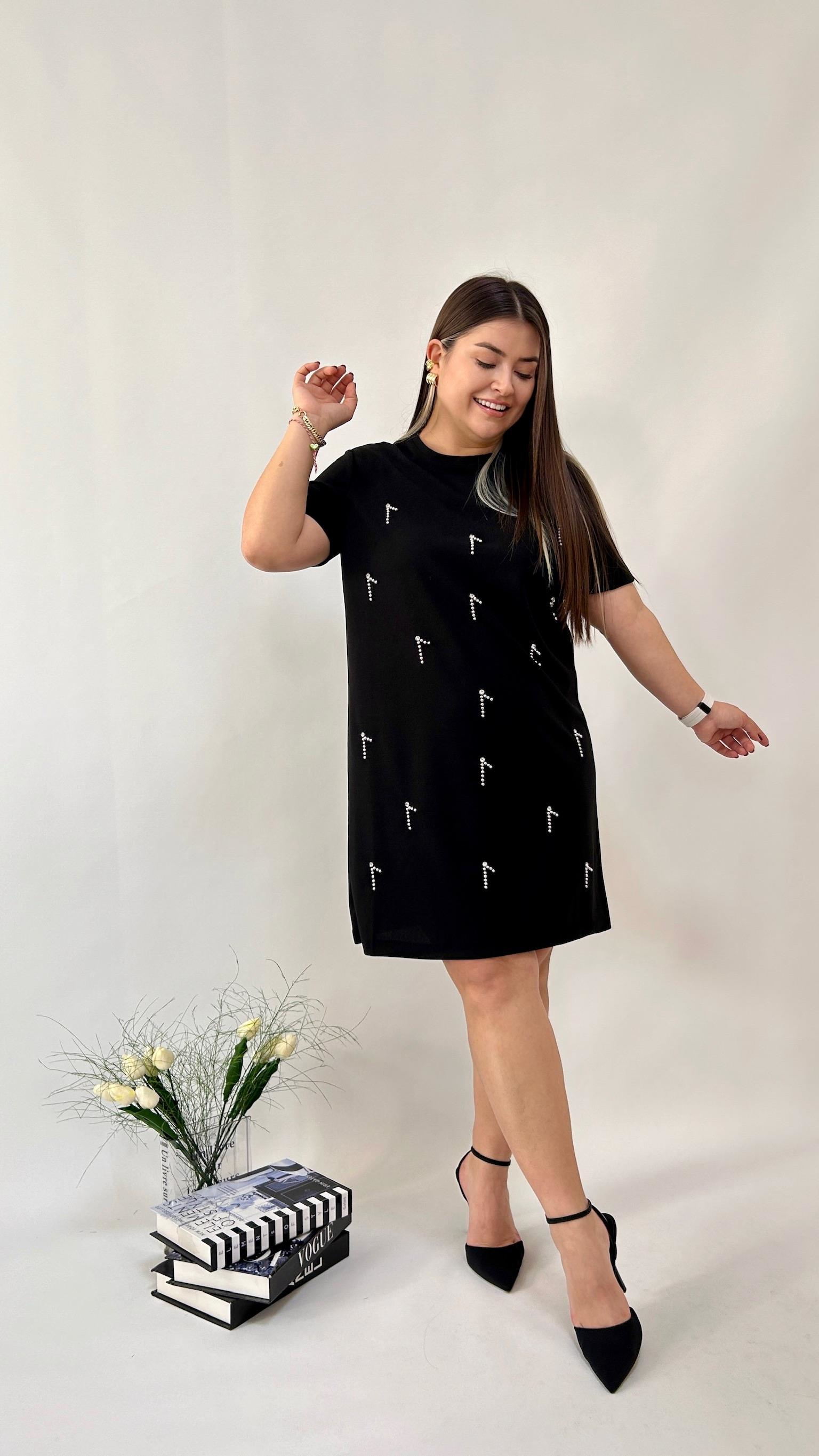 Taş Detaylı Siyah Elbise