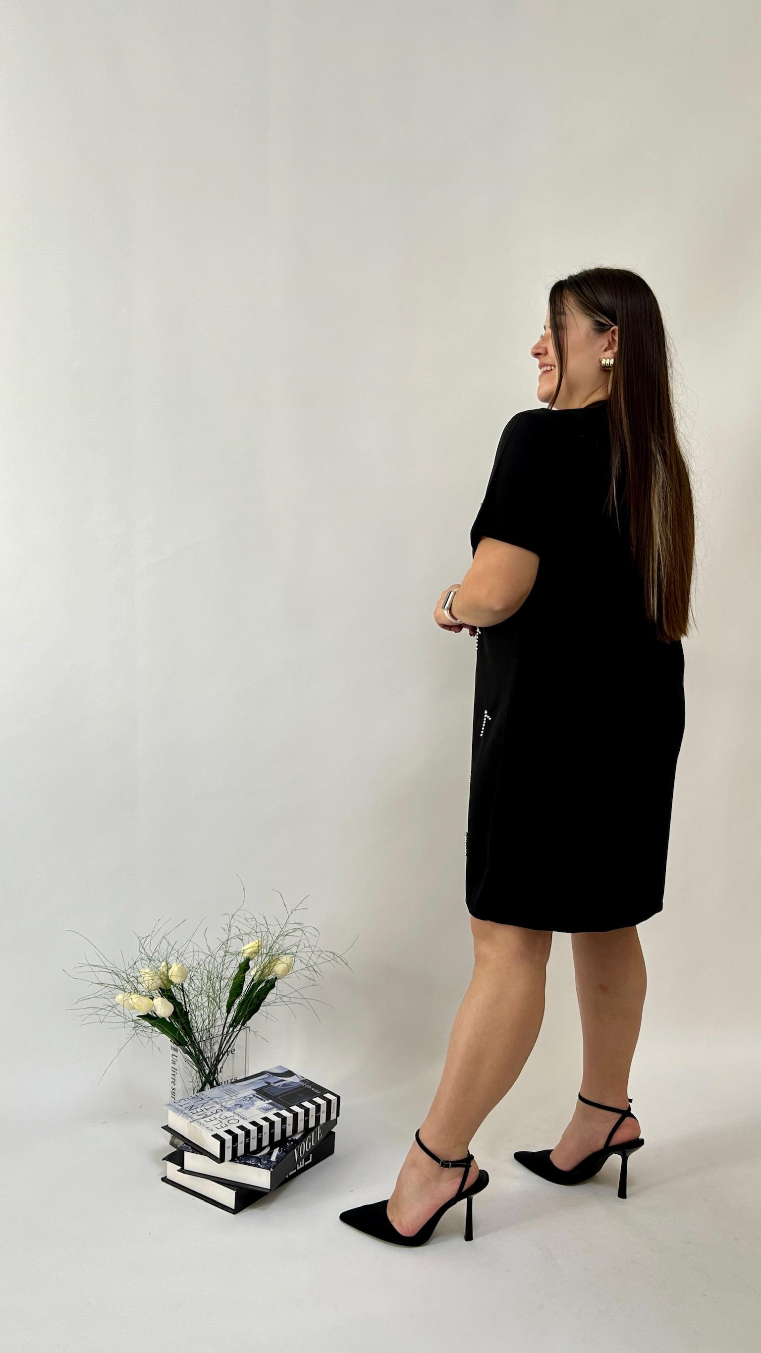 Taş Detaylı Siyah Elbise