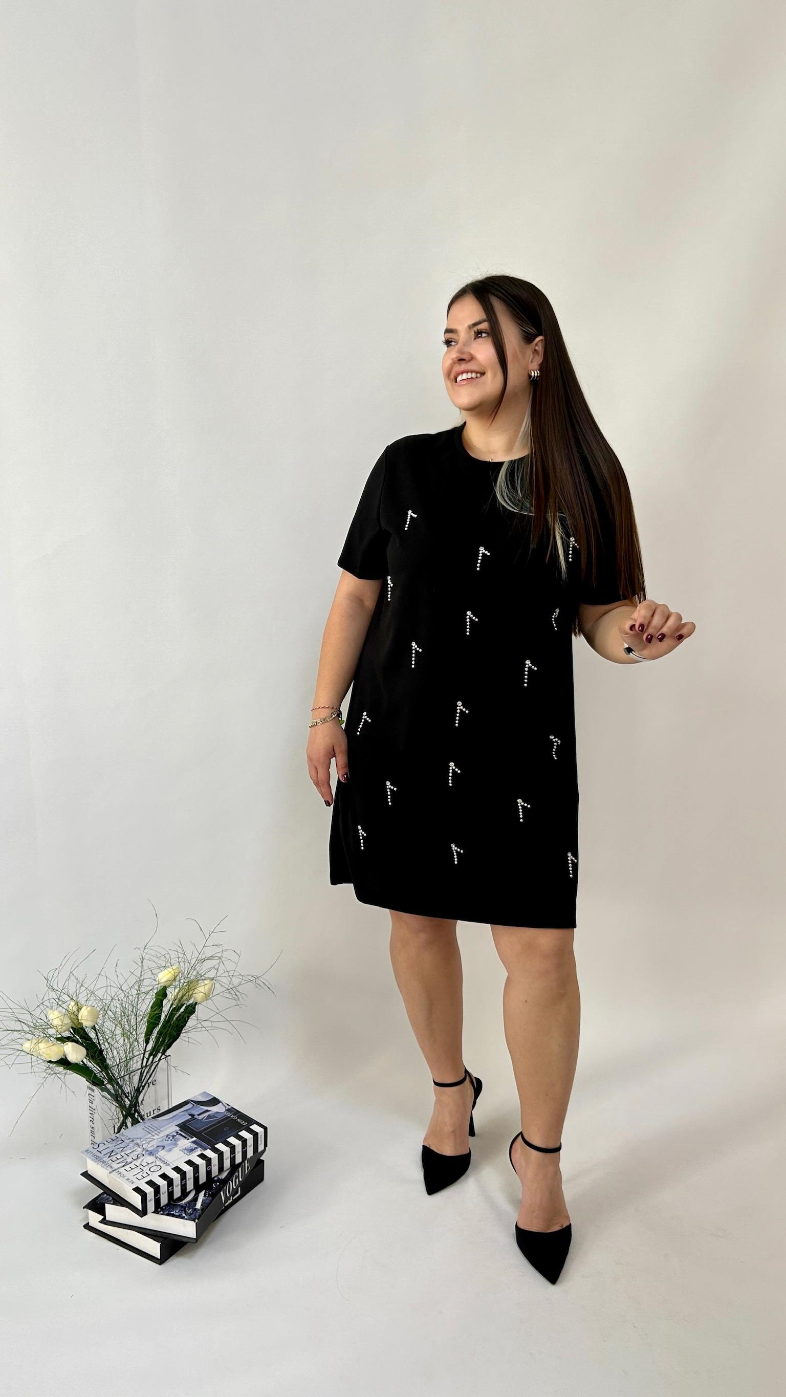 Taş Detaylı Siyah Elbise
