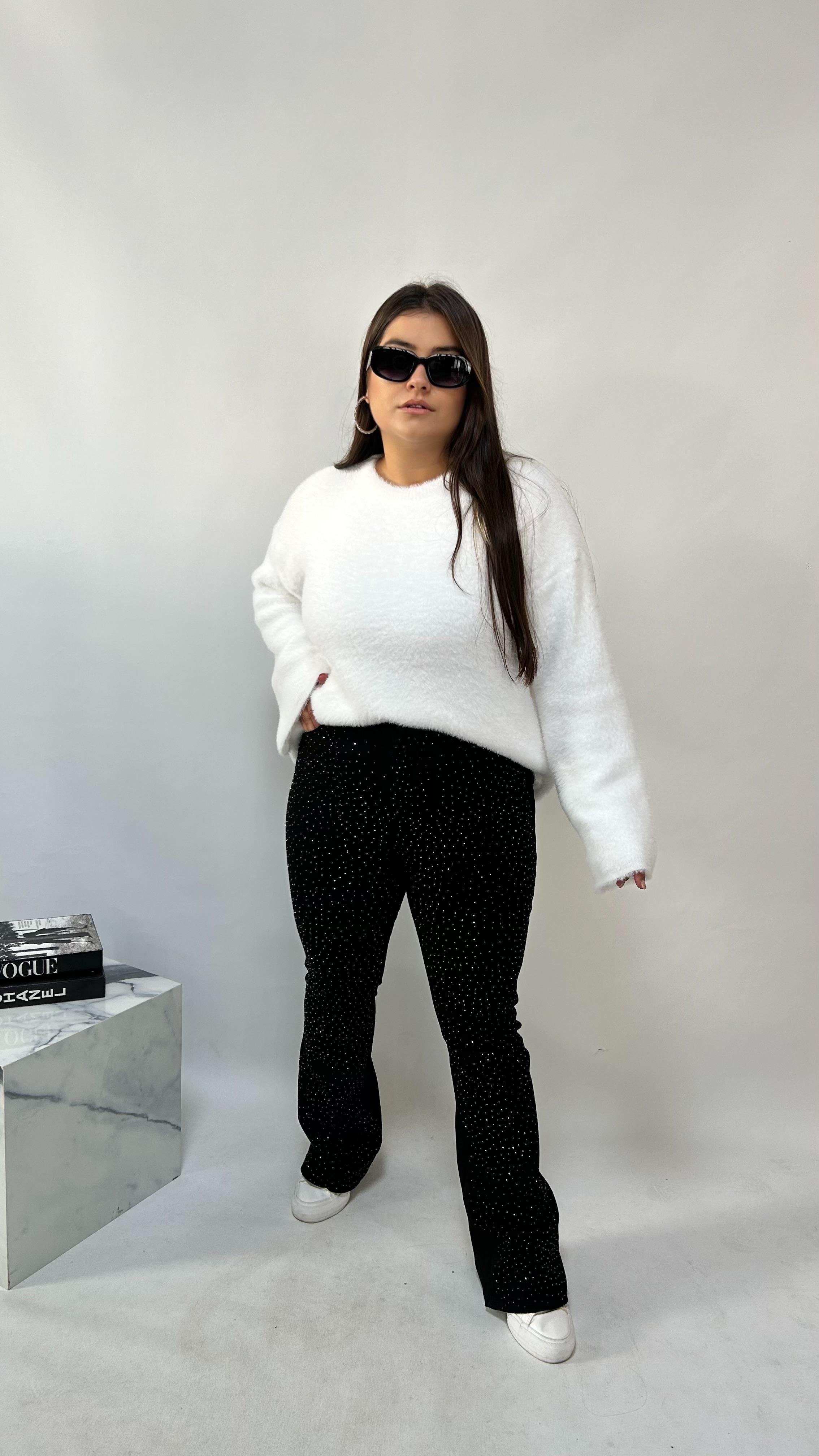 Taşlı Likralı İspanyol Siyah Jean