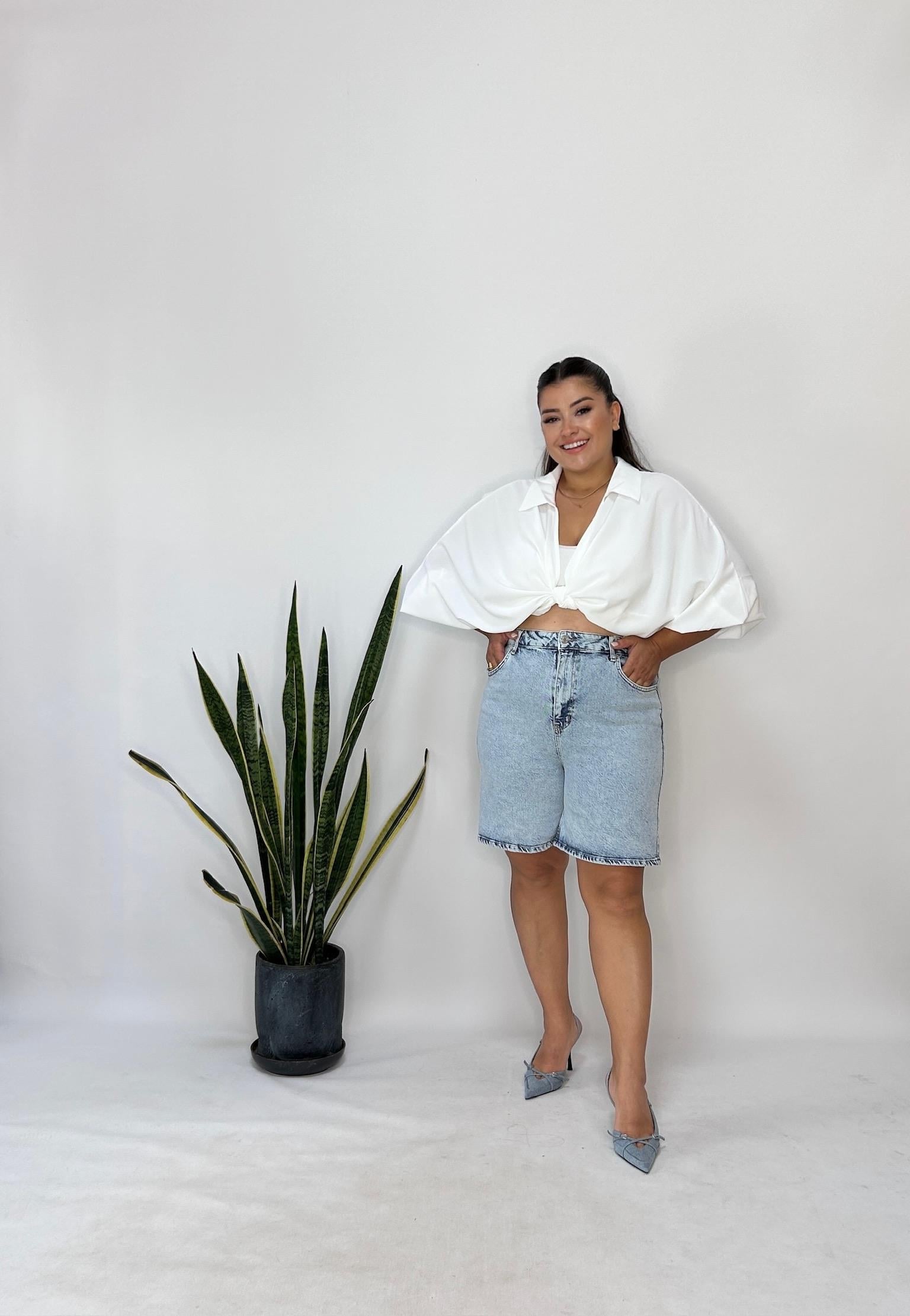 Yıkamalı Likralı Denim Şort