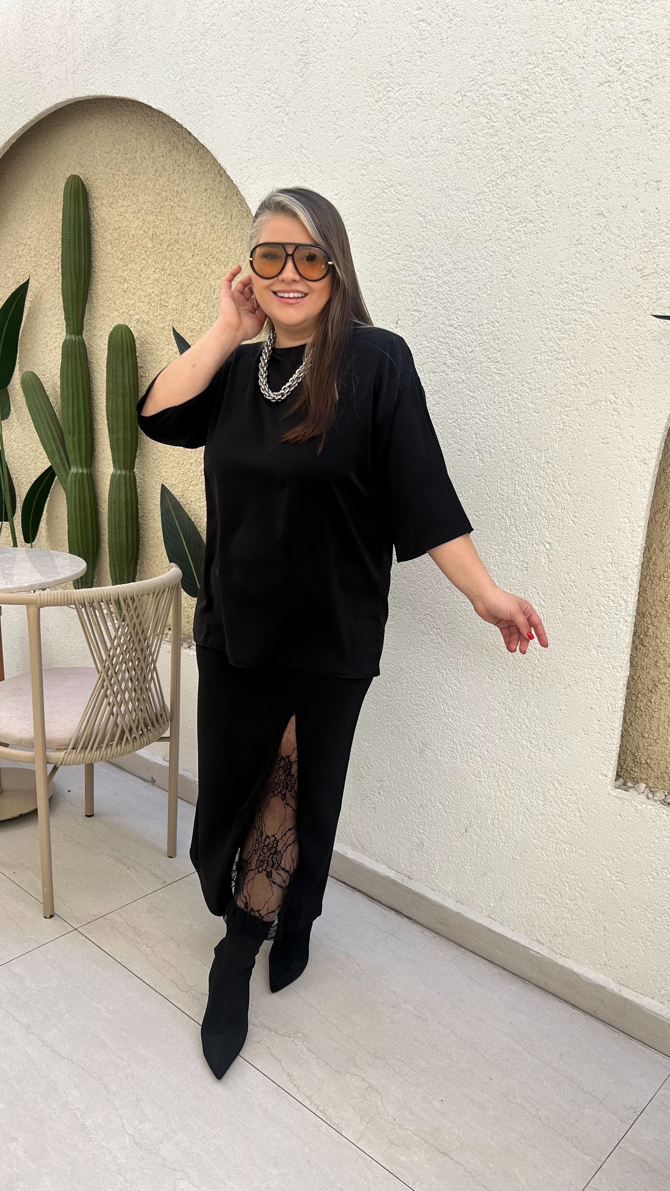 Yırtmaçlı Dantel Detaylı Etek