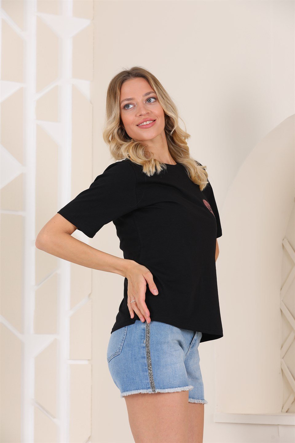 2065174981 - Bayan Love Pul Payet Detaylı T-shirt -westbound