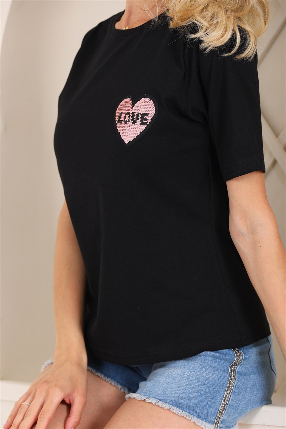 2065174981 - Bayan Love Pul Payet Detaylı T-shirt -westbound