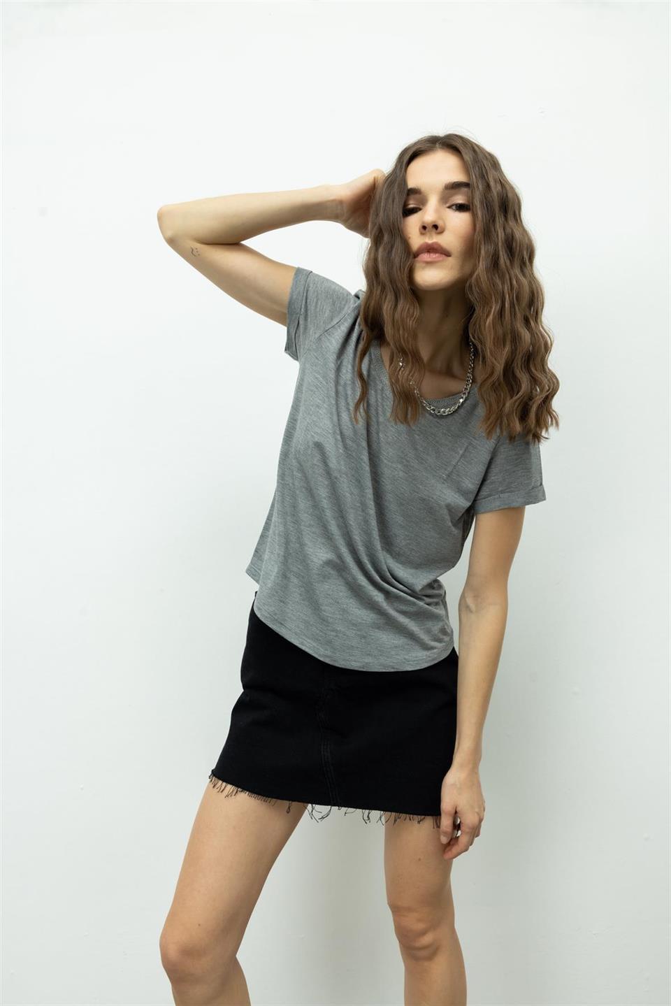 Gri Renk Kısa Kollu T-Shirt