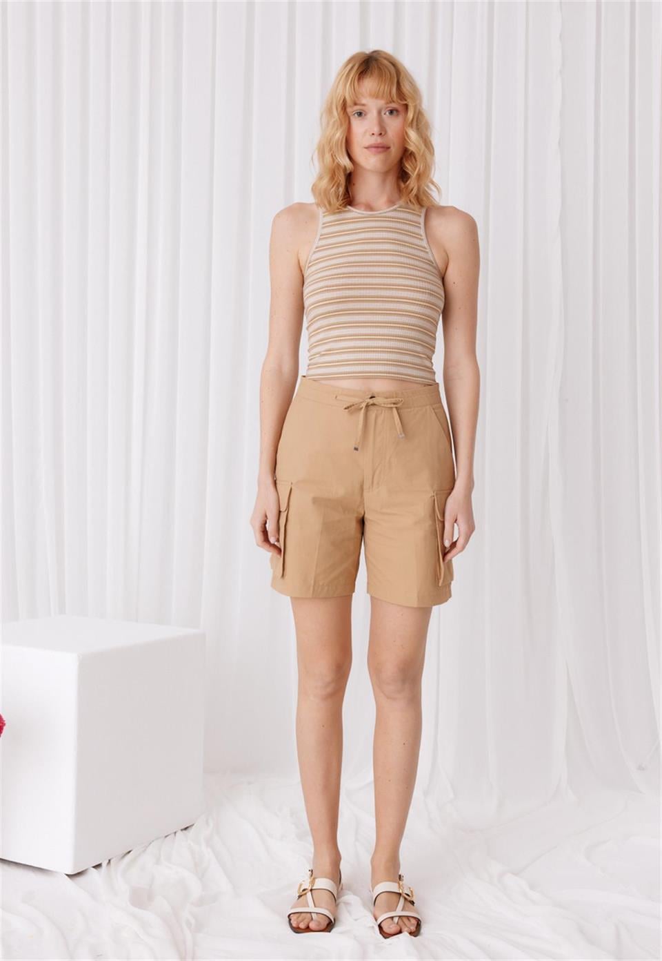 Kadın Bej Çizgili Crop Sıfır Kol T-Shirt