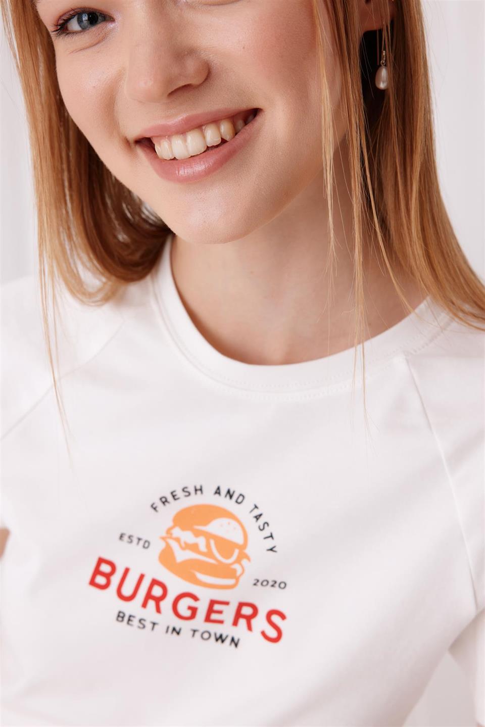 Kadın Burgers Baskılı Kısa Kollu T-Shirt