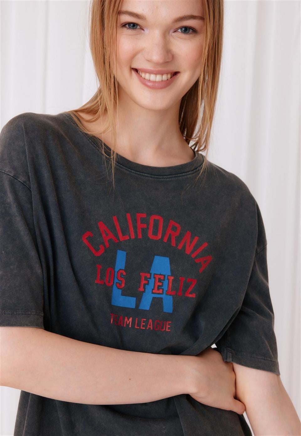 Kadın Kısa Kollu California Baskılı T-Shirt