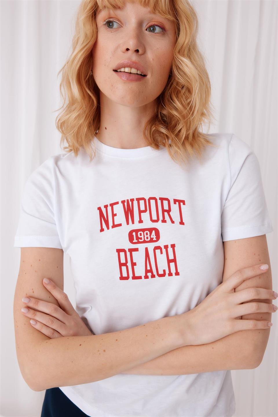 Kadın Kısa Kollu Newport Baskılı Kirli Beyaz T-Shirt