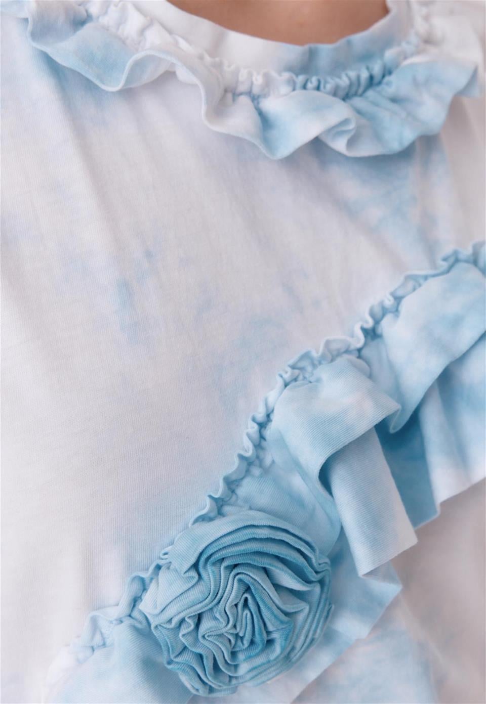 Kadın Mavi Renk Gül Ve Yaka Detaylı Kısa Kollu Yarı Batik T-Shirt