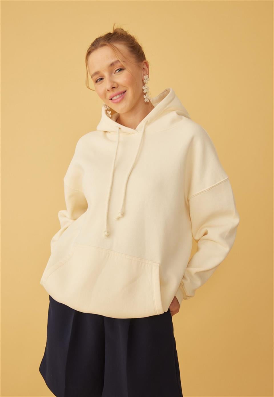 Kadın Oversize Vanilya Kapüşonlu Sweatshirt