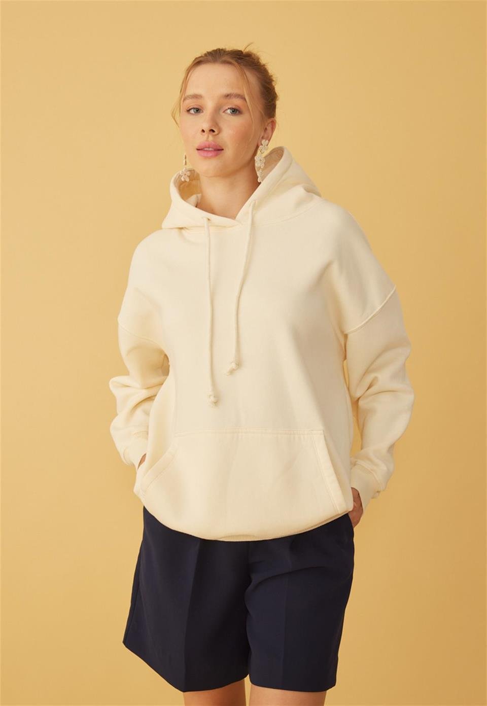 Kadın Oversize Vanilya Kapüşonlu Sweatshirt