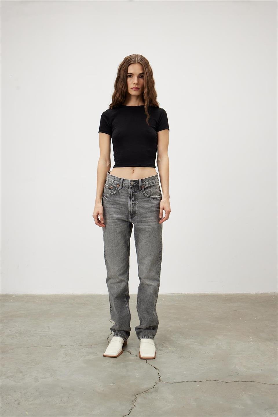 Kadın Siyah Renk Basic Kısa Kollu T-Shirt